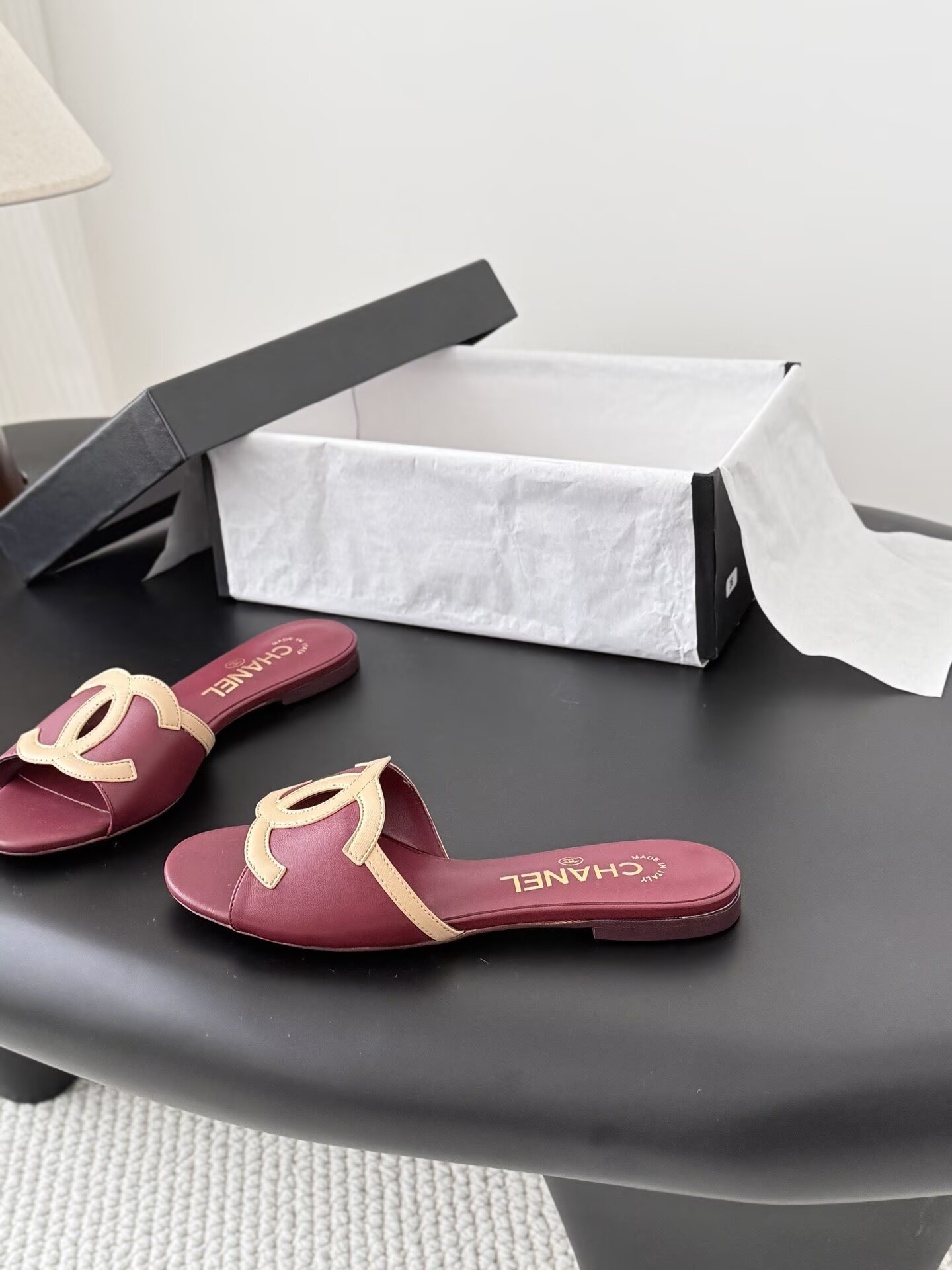 ua Ch**el sandals