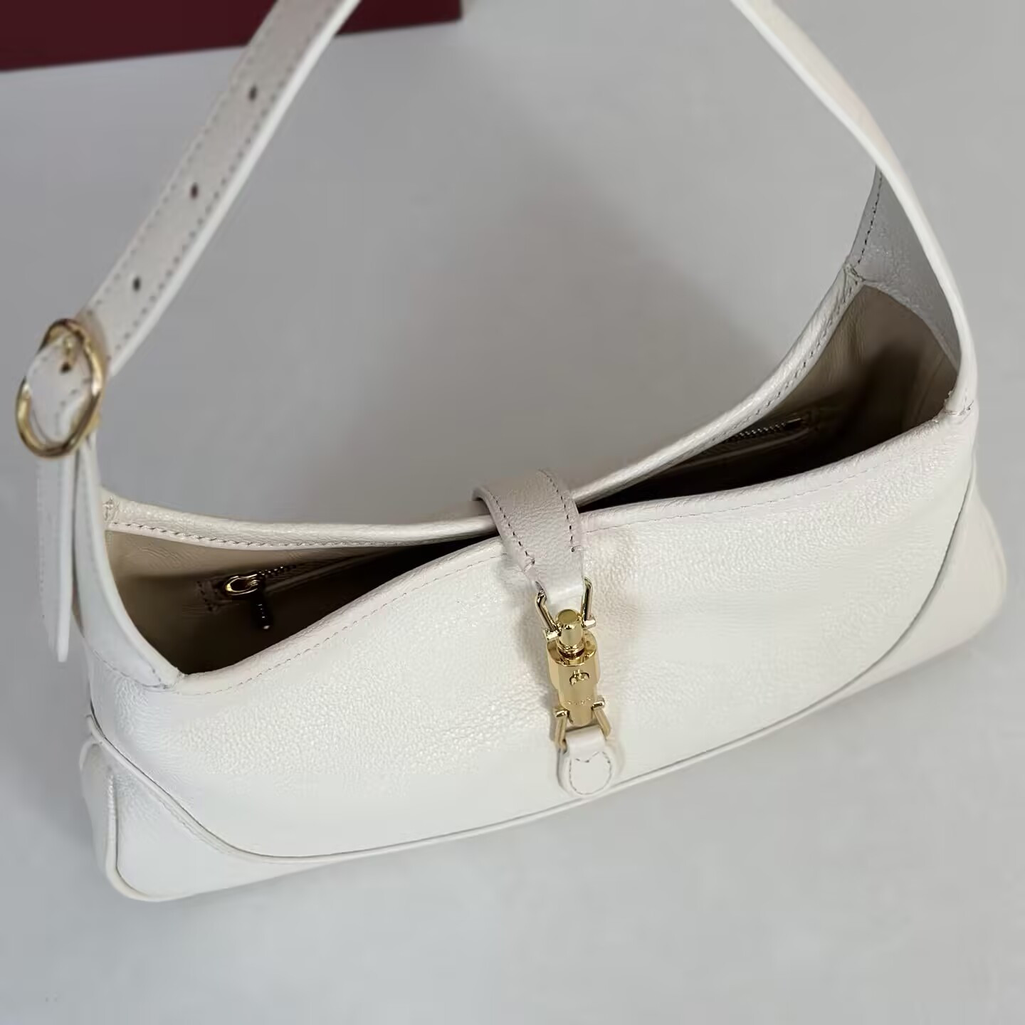 Gucci Jackie Slim Shoulder Bag 27x13x3.5cm