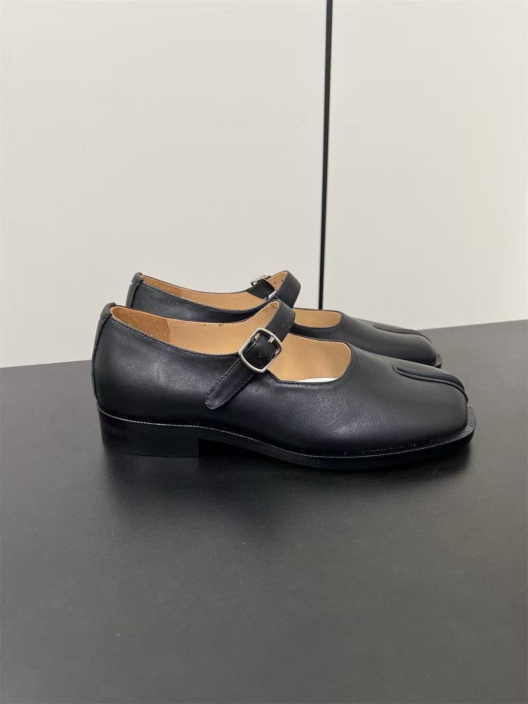 UA Ma1s0n Marg*e1a Mary Jane Shoes