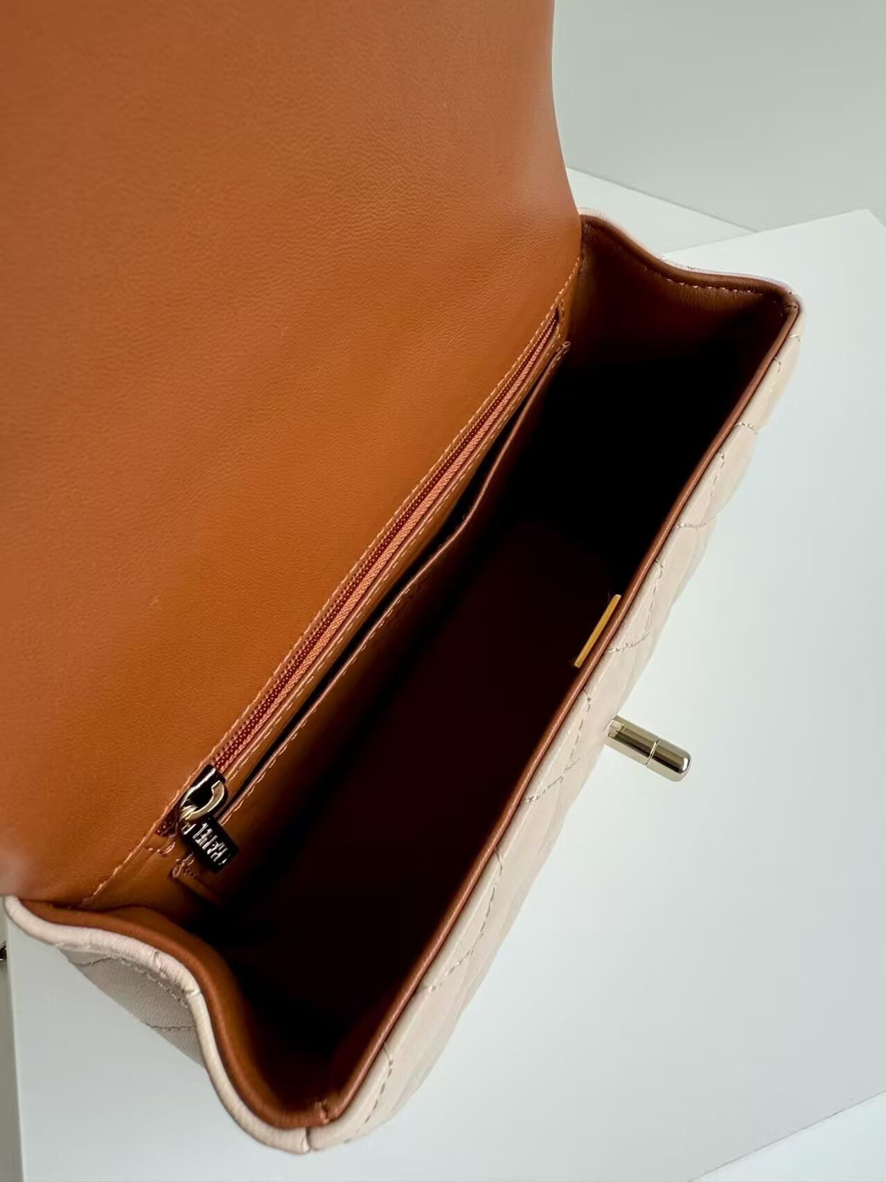 Ch**el Mini CF handle 20x12x6cm