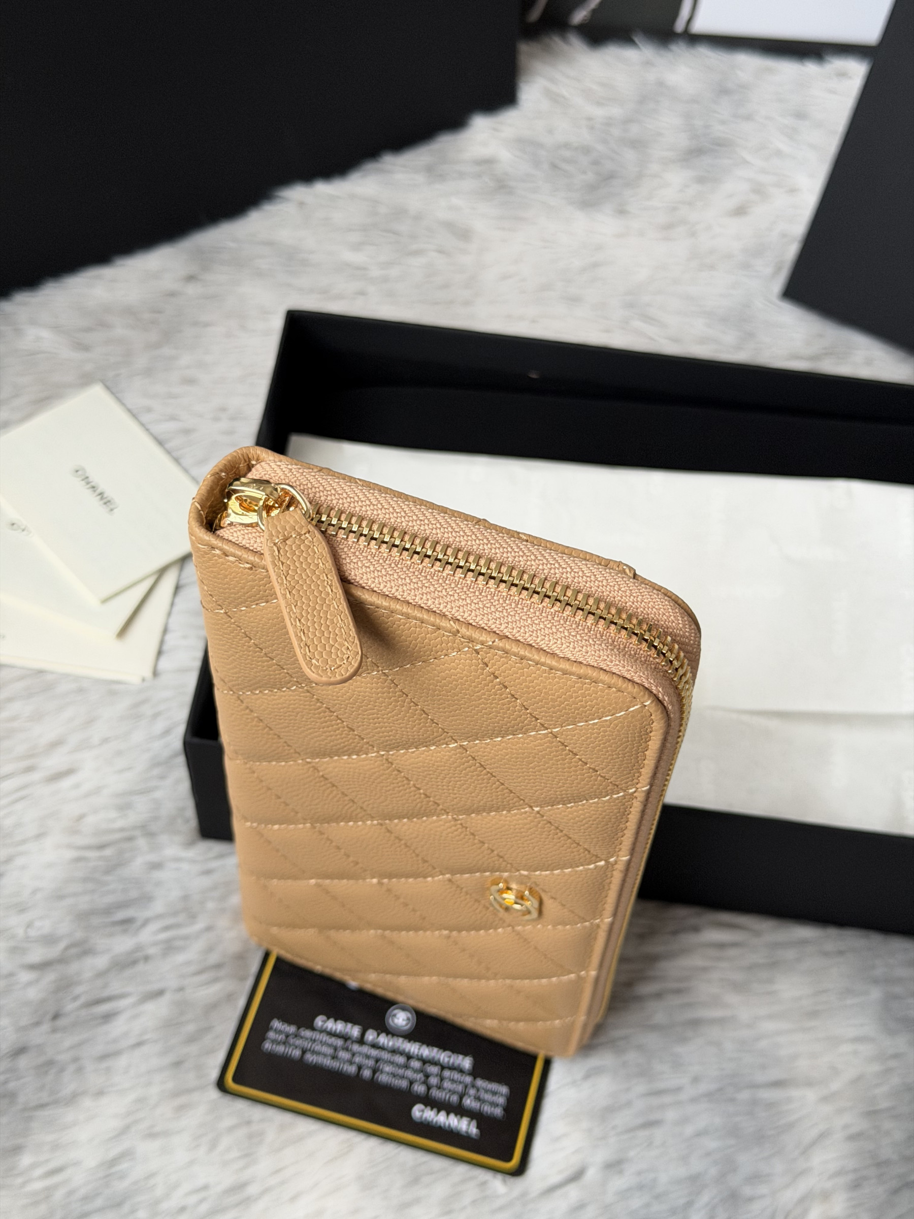 Ch**el zip around wallet 80758 10x19x3cm