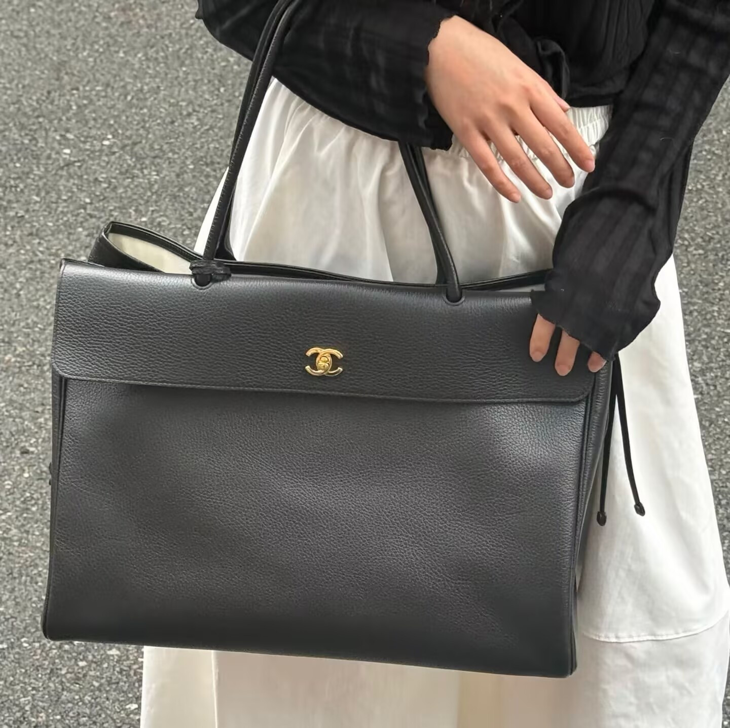 Ch**el large shopping bag grained calfskin & gold-tone metal as6289 33x43x17.5cm