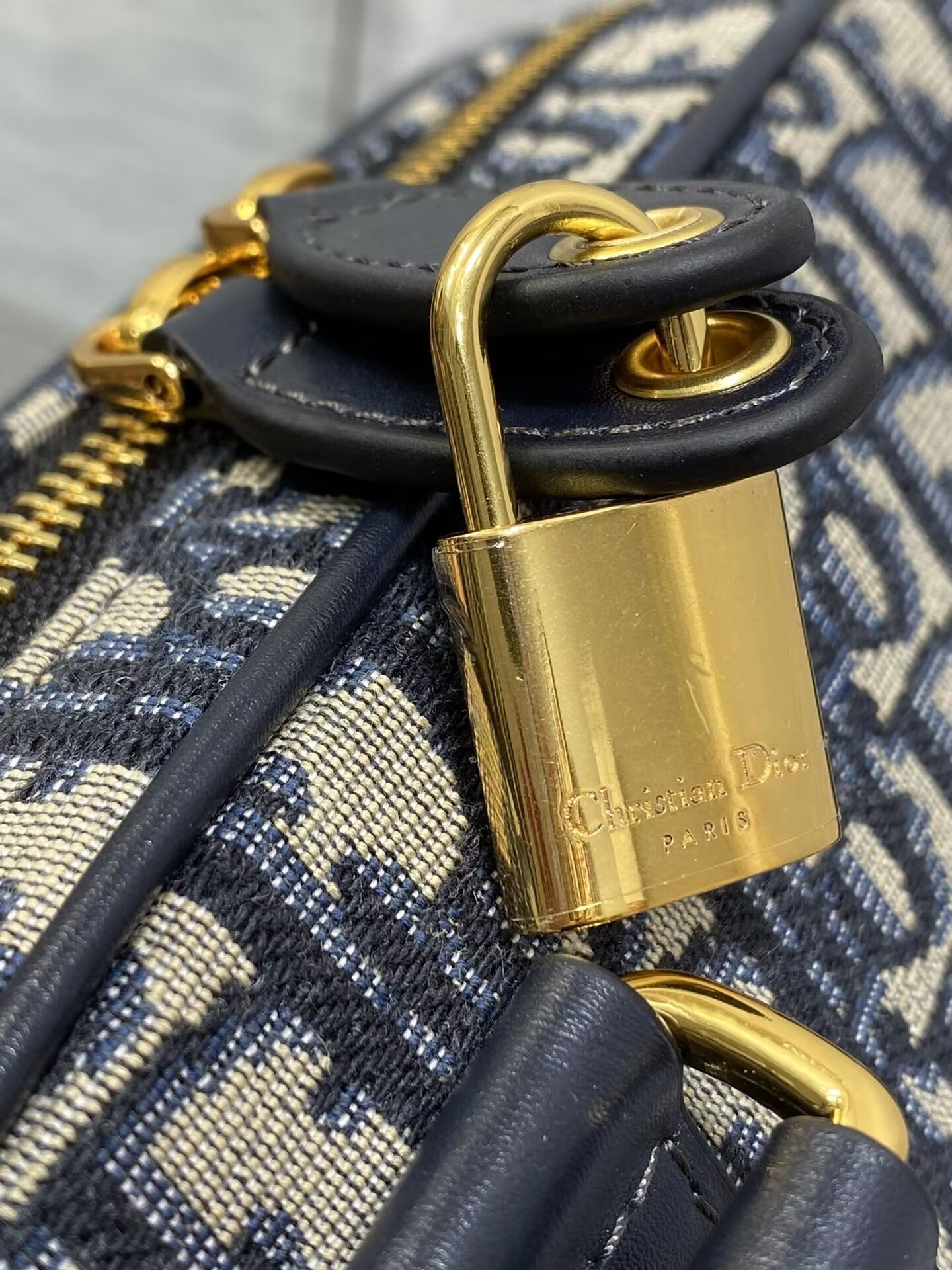 D10r Medium D-Vibe Bowling Bag 25x16x9.5cm