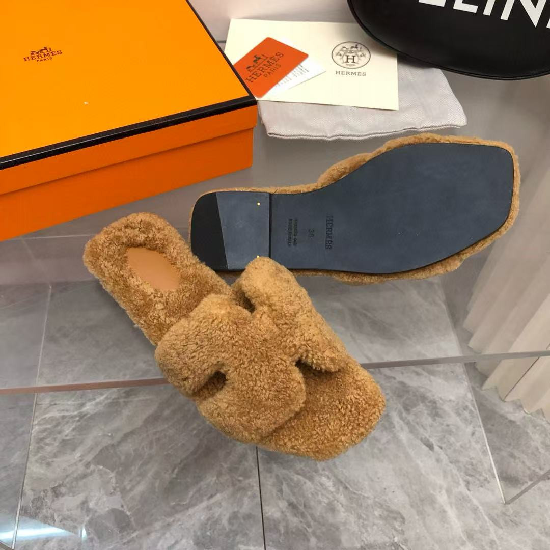 UA H**me5 Oran sandal