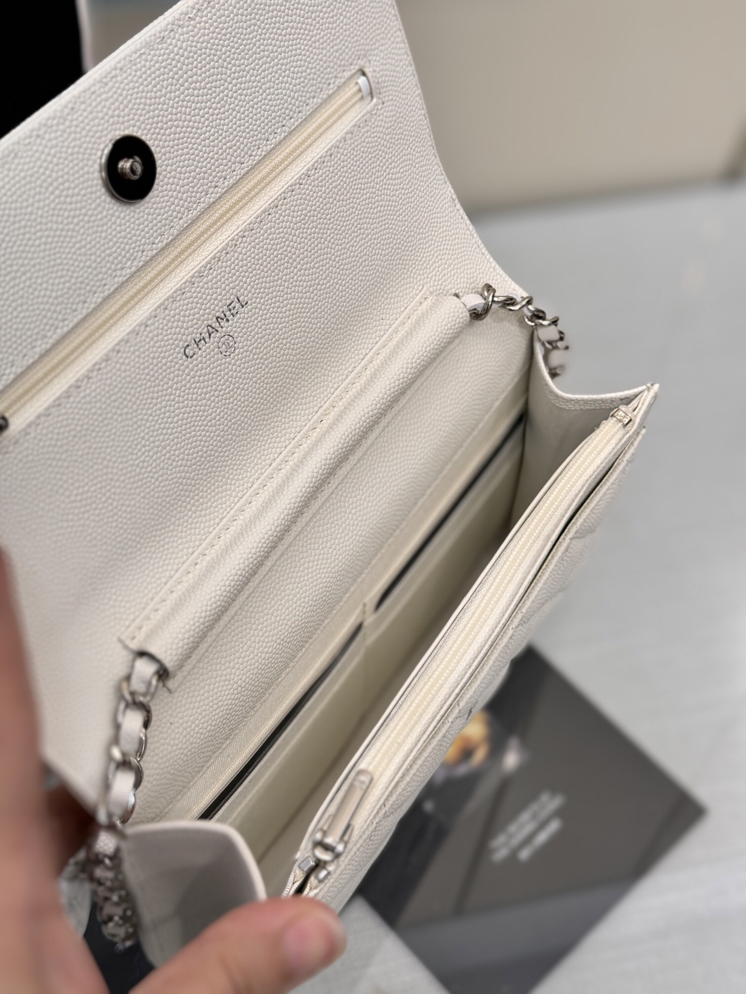 Ch**el WOC CLASSIC WALLET ON CHAIN 12.3x19.2x3.5cm