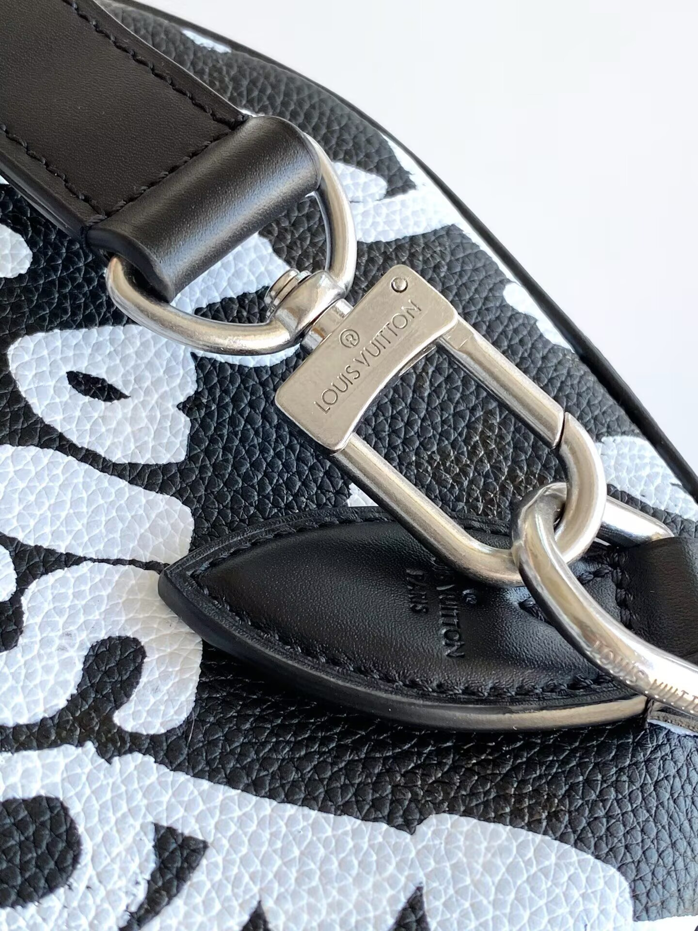 LV SPEEDY P9 BANDOULIÈRE 30 SCRIBBLE Handbag M26175 22.5x18x32cm