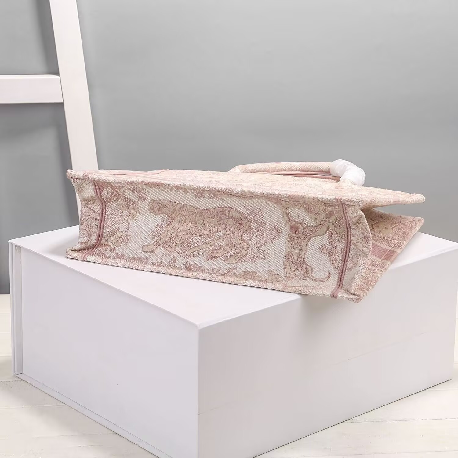 D10r Tote 36 x 18 x 28cm