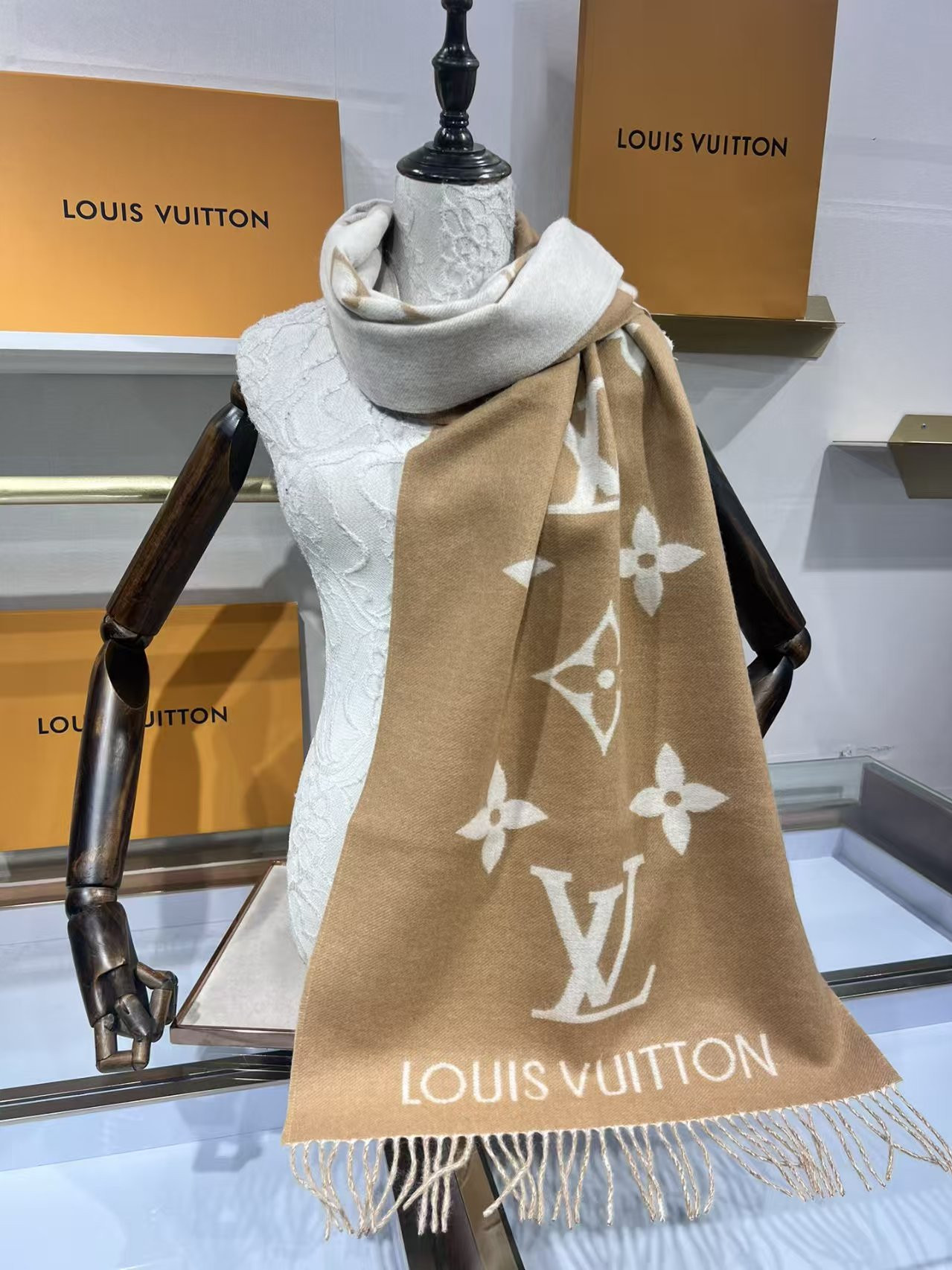 Louis Vuitton Reykjavik scarf