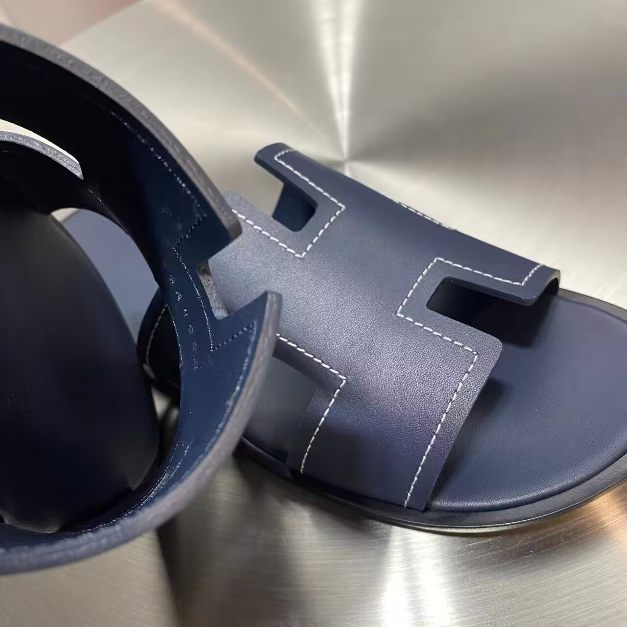 UA H**me5 Izmir sandal