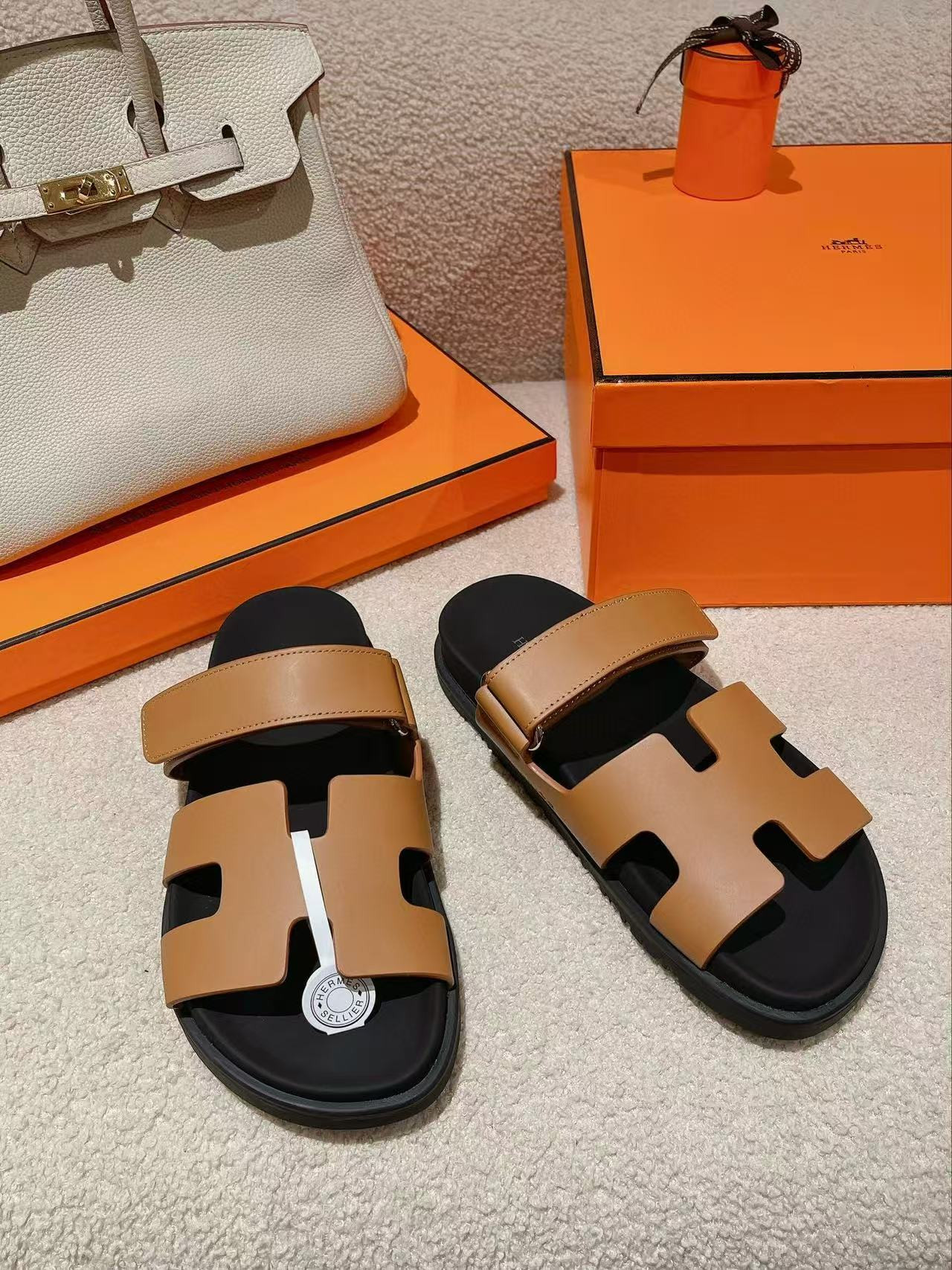 UA H**me5 Chypre Sandal