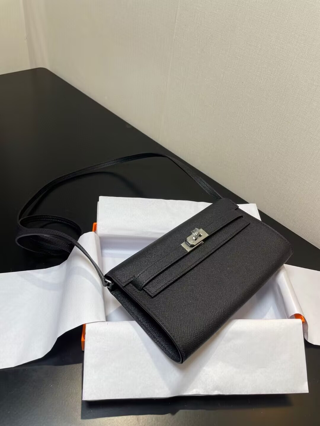 H**me5 Kelly Classique To Go wallet