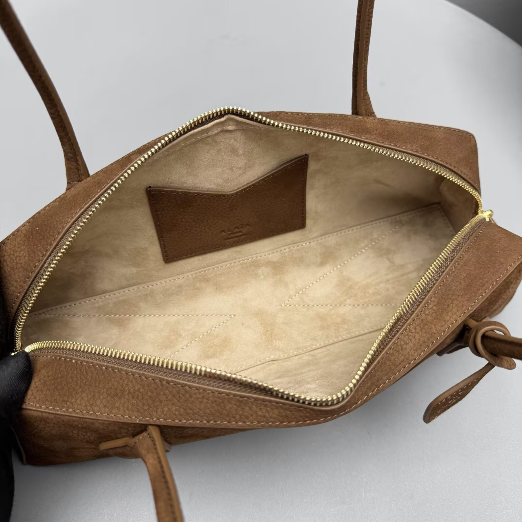 ALAÏA LE TECKEL MEDIUM BAG 33x11x10cm