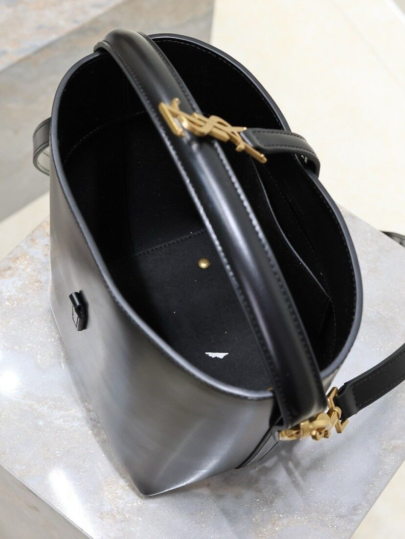 Y51 LE 37 In Shiny Leather 17x20x13cm