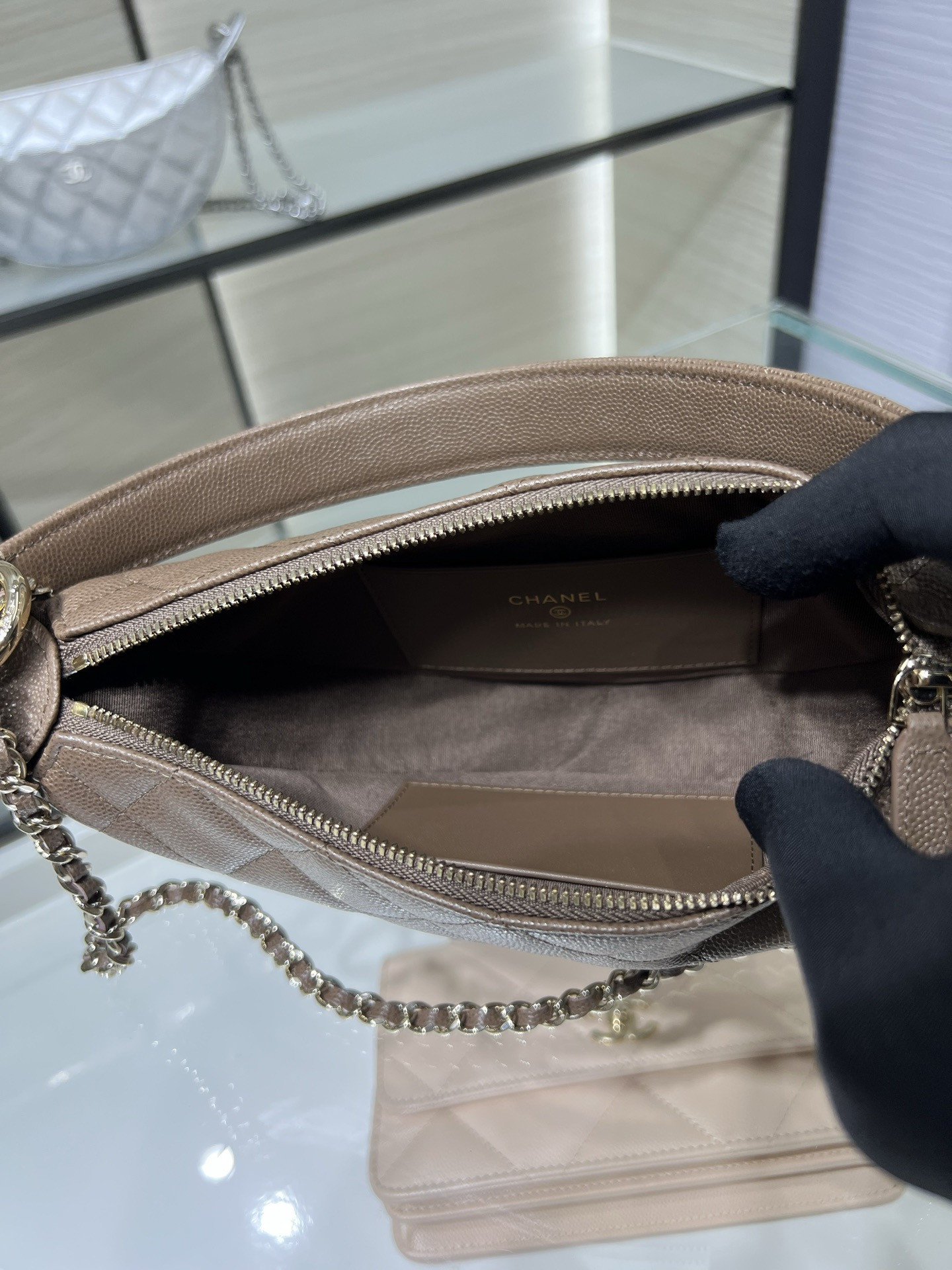 Ch**el clutch with chain light gold hardware ap5094 15x22x6cm
