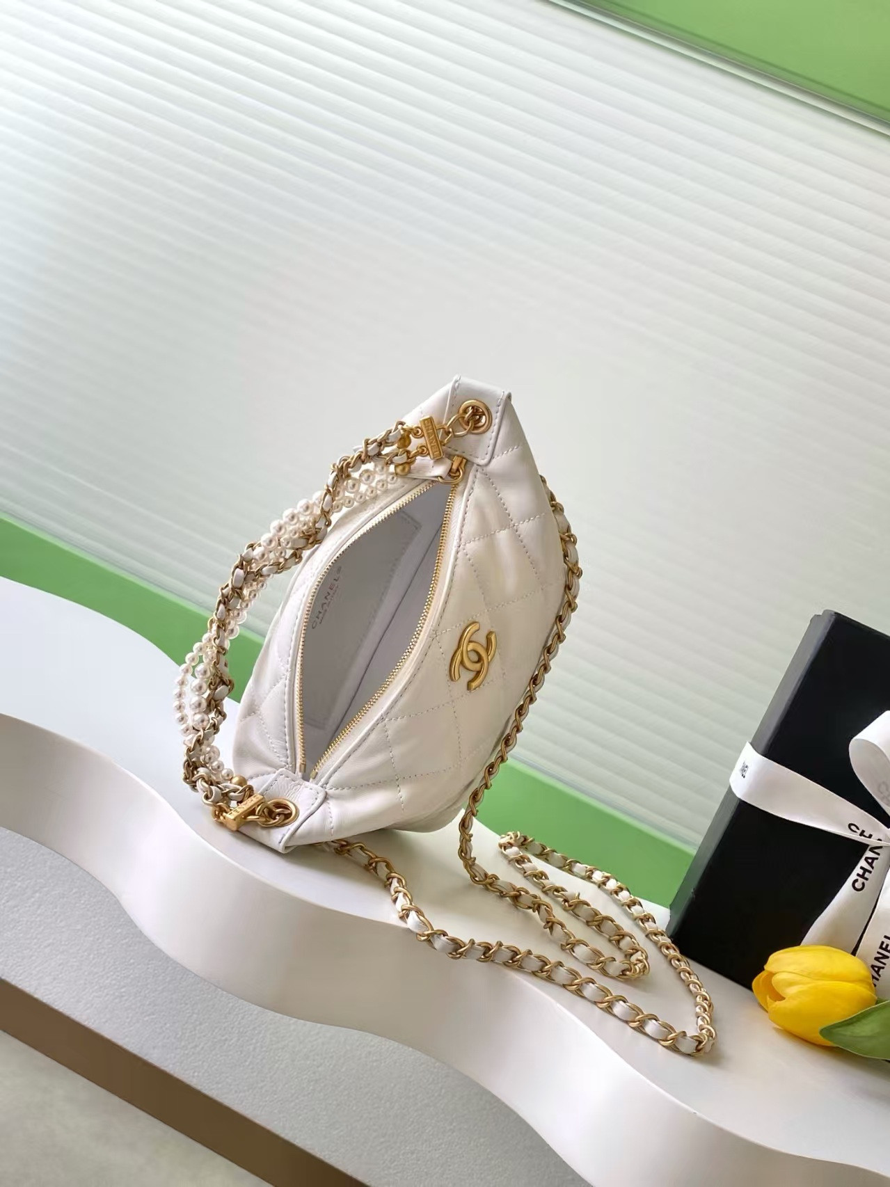 Ch**el Hobo Handbag 23.5x13x7.5cm