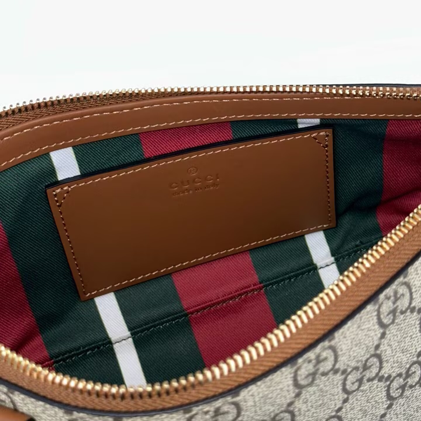 Gucci GG Emblem Small Shoulder Bag 27x10.5x9cm