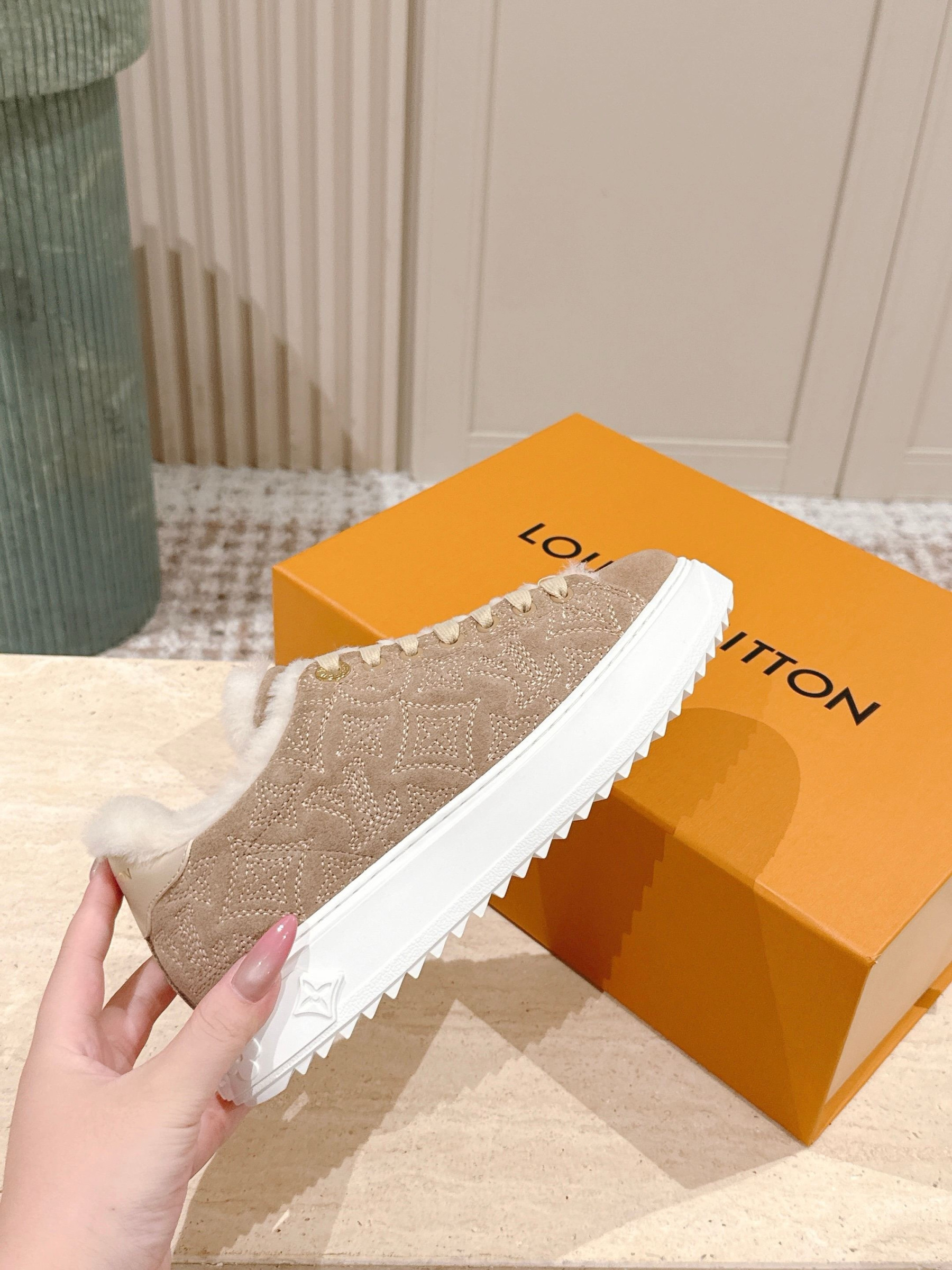 UA LV Time Out Sneaker