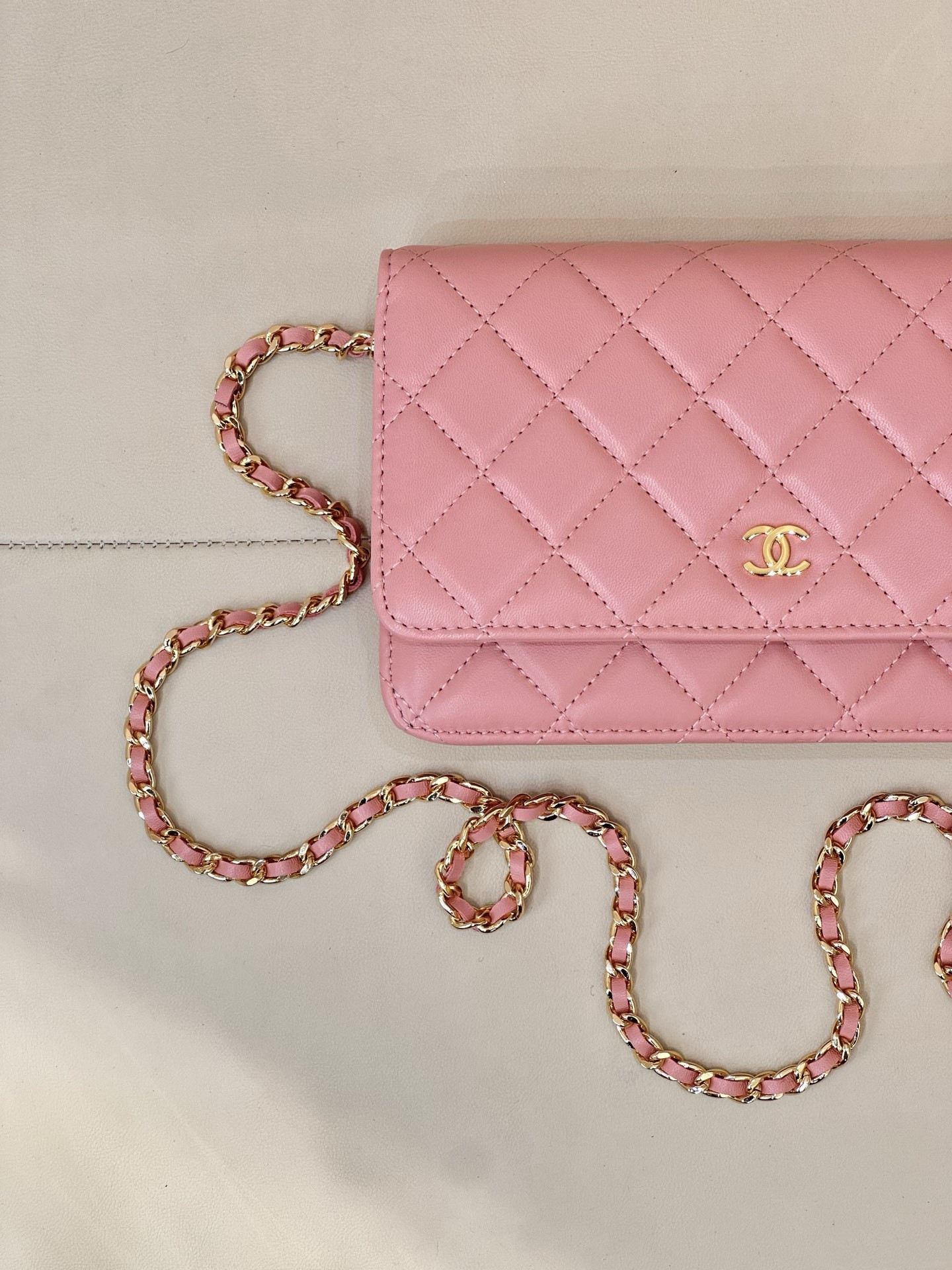 Ch**el WOC CLASSIC WALLET ON CHAIN 13x19cm