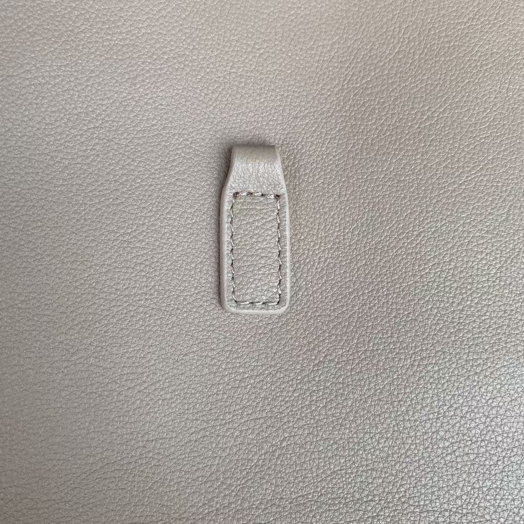 Y51 LE 5 À 7 S*pple small in grained leather Dusty Grey 23x22x8cm