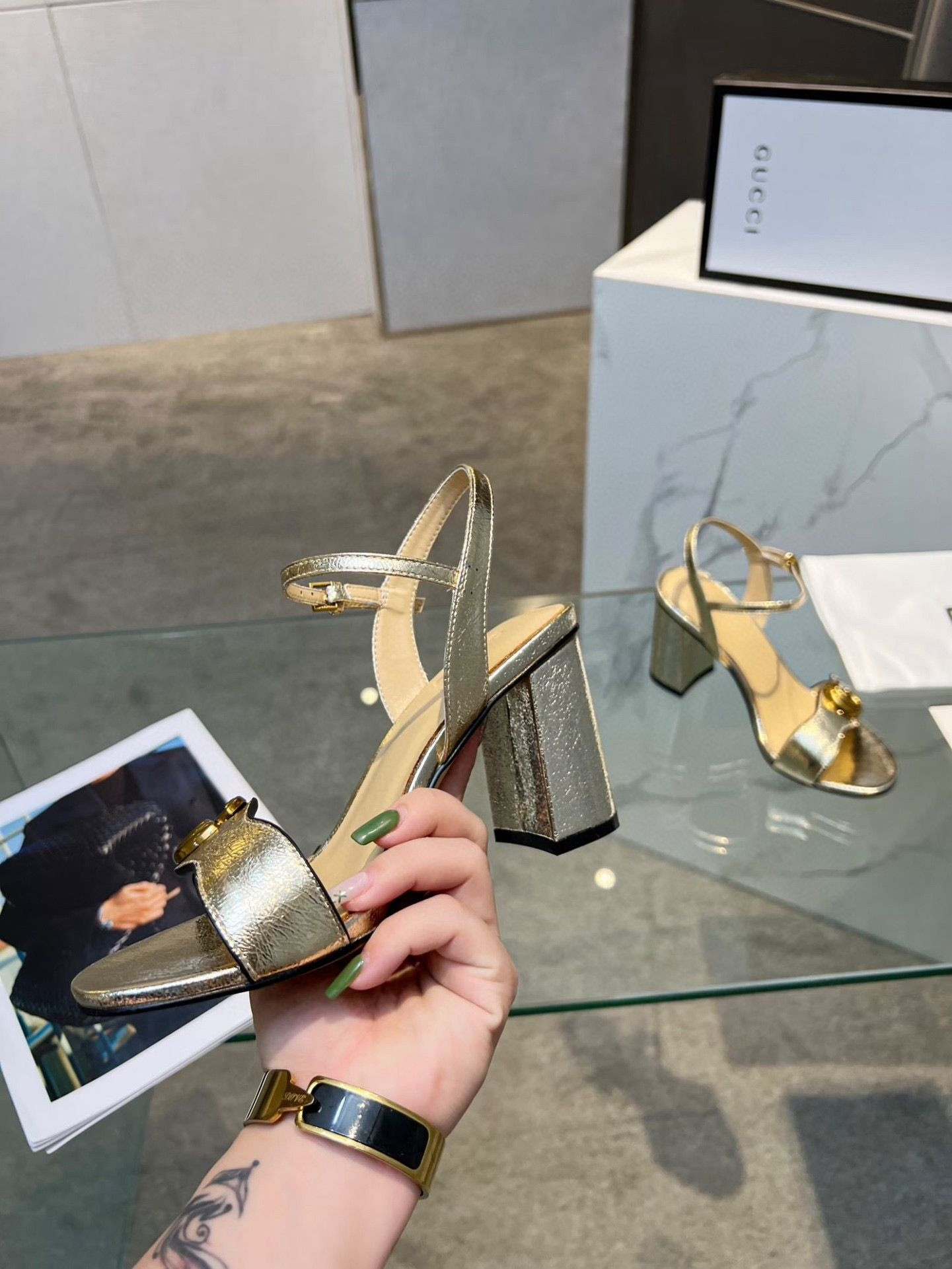 UA Gvc*1 HORSEBIT HEELED SANDAL