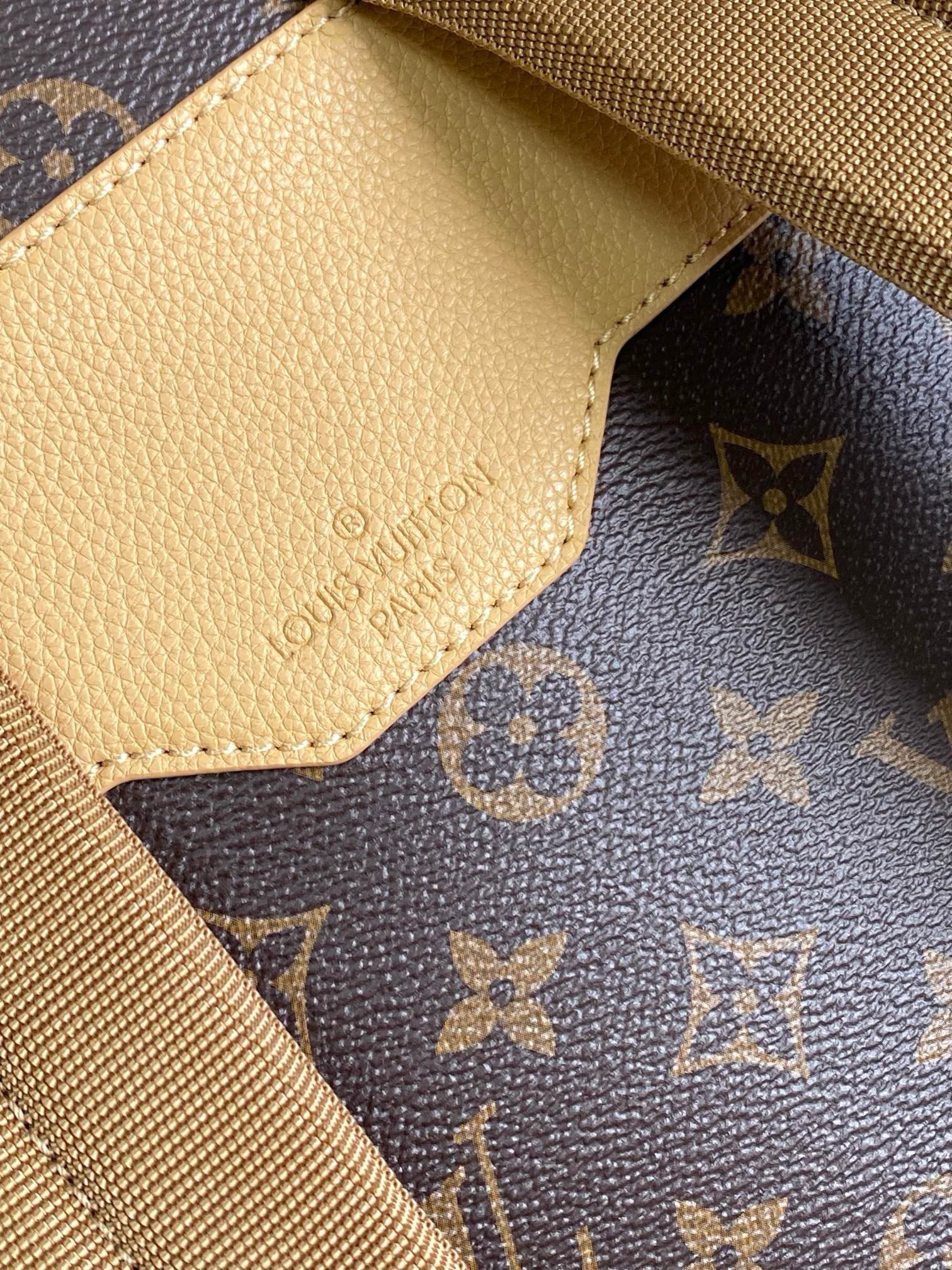 LV Outdoor Backpack M12624 44x19x31cm