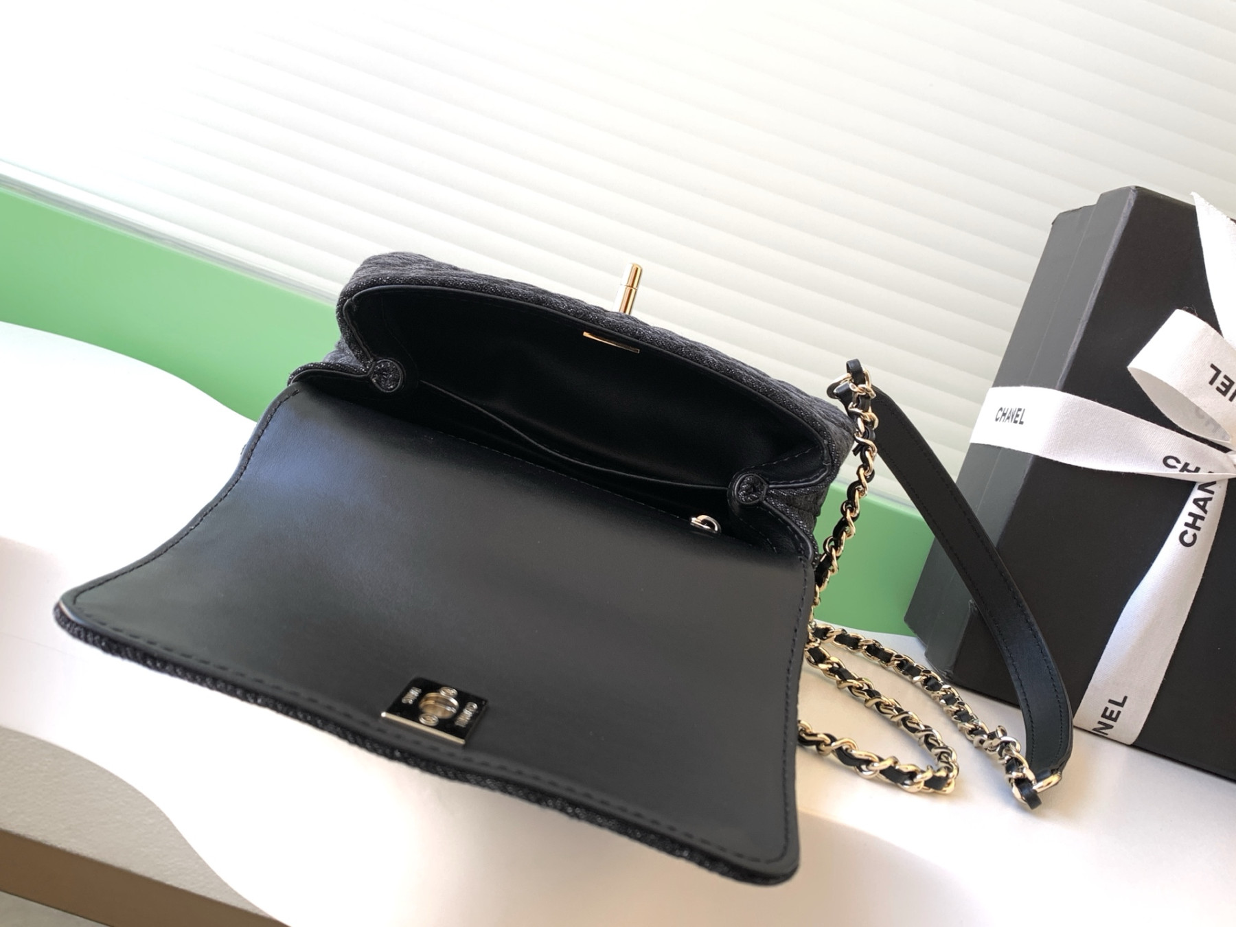 Ch**el coco clutch with chain 13x19x9cm