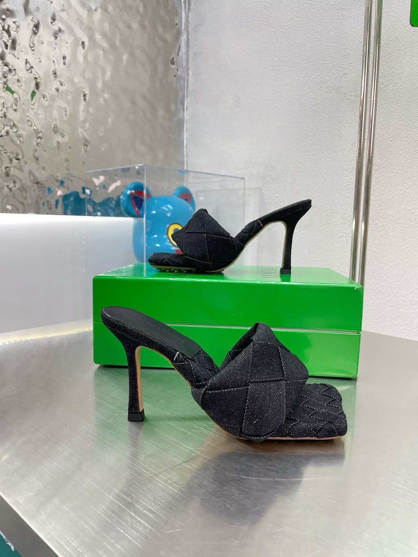 UA Bottega Veneta Lido Slides