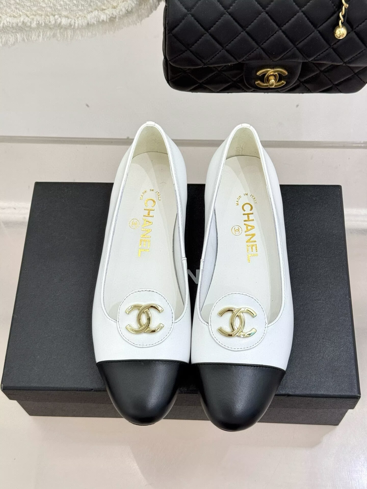 ua Ch**el ballet flats