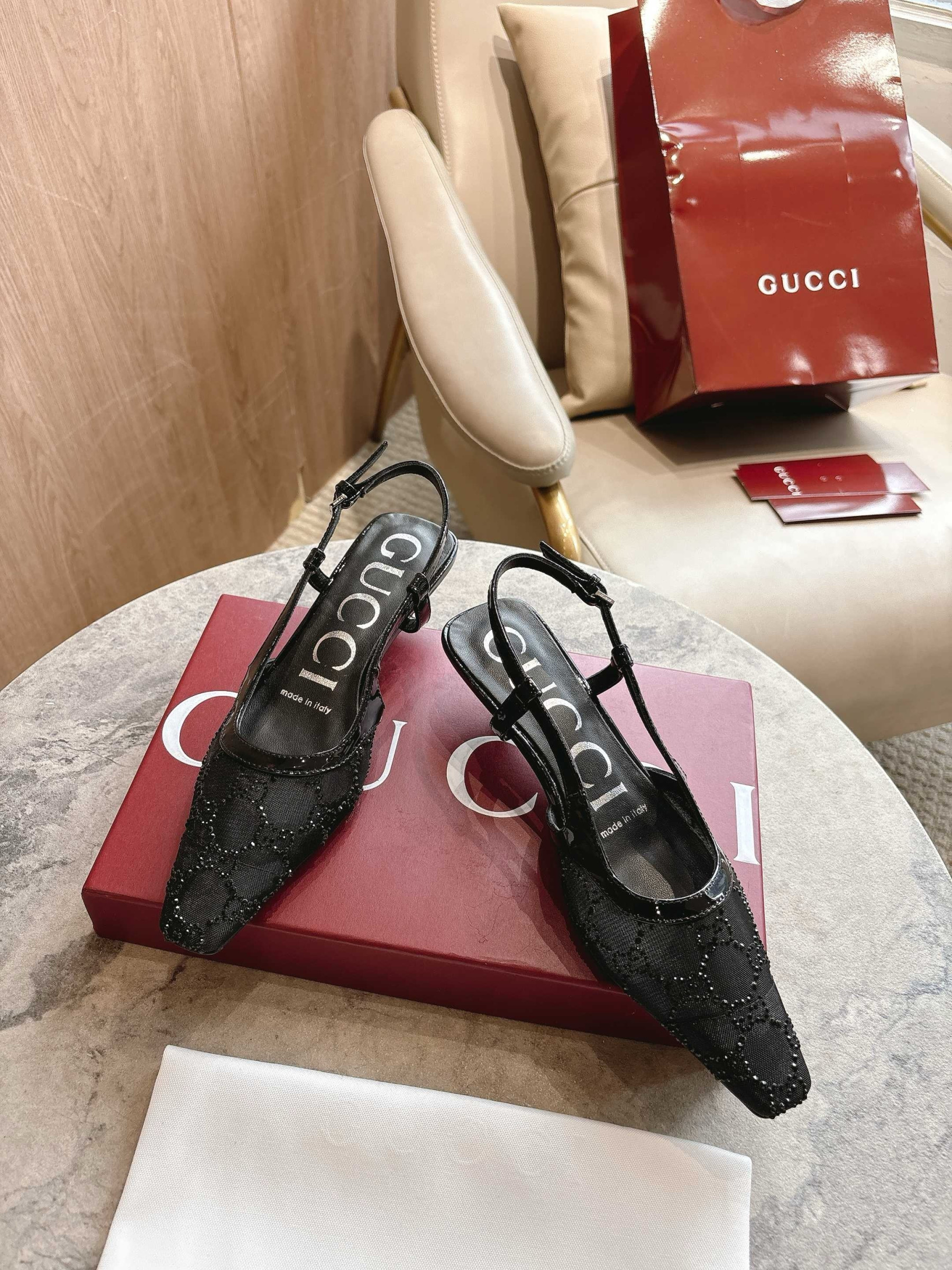 UA Gvc*1 GG Slingback