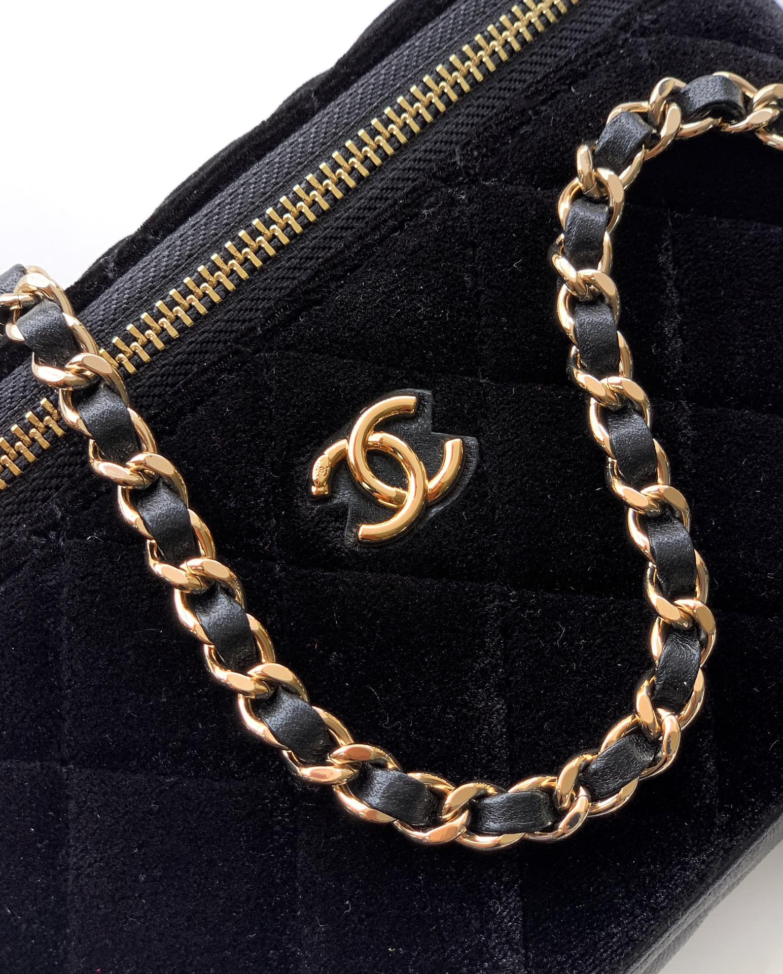 CHANEL Vanity With Chain 9.5x17x8cm
