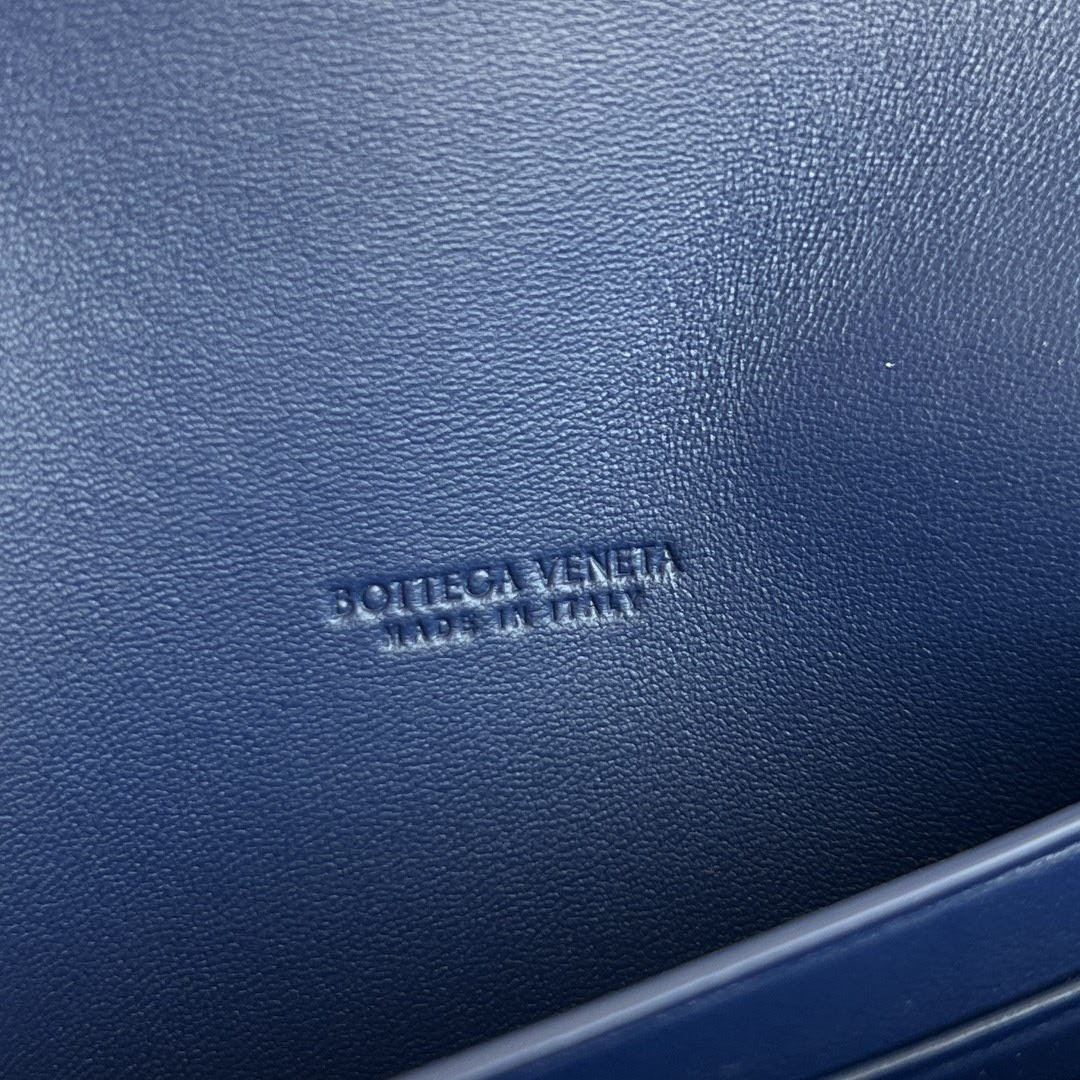 BOTTEGA VENETA Long Clutch Andiamo With Handle Fondant 31x13x3cm