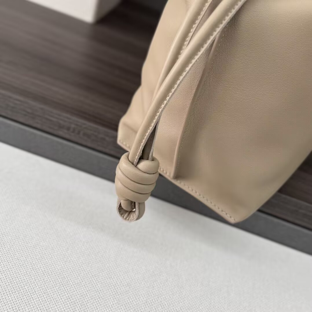 L0ew* Large Flamenco Clutch 29x38x14cm