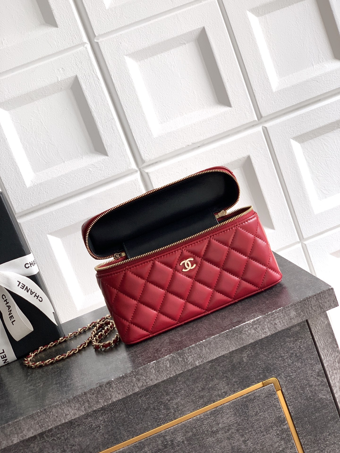 Ch**el Vanity with Chain 17x19x5cm