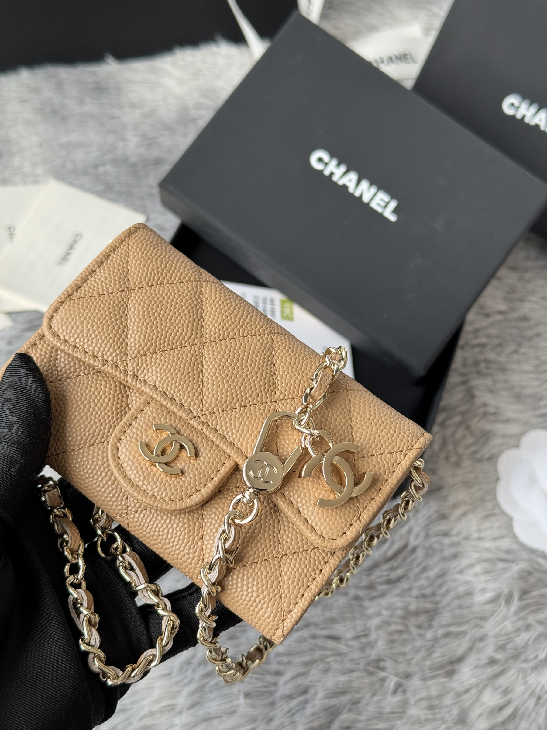 Ch**el wallet on chain 11x7.5x2cm