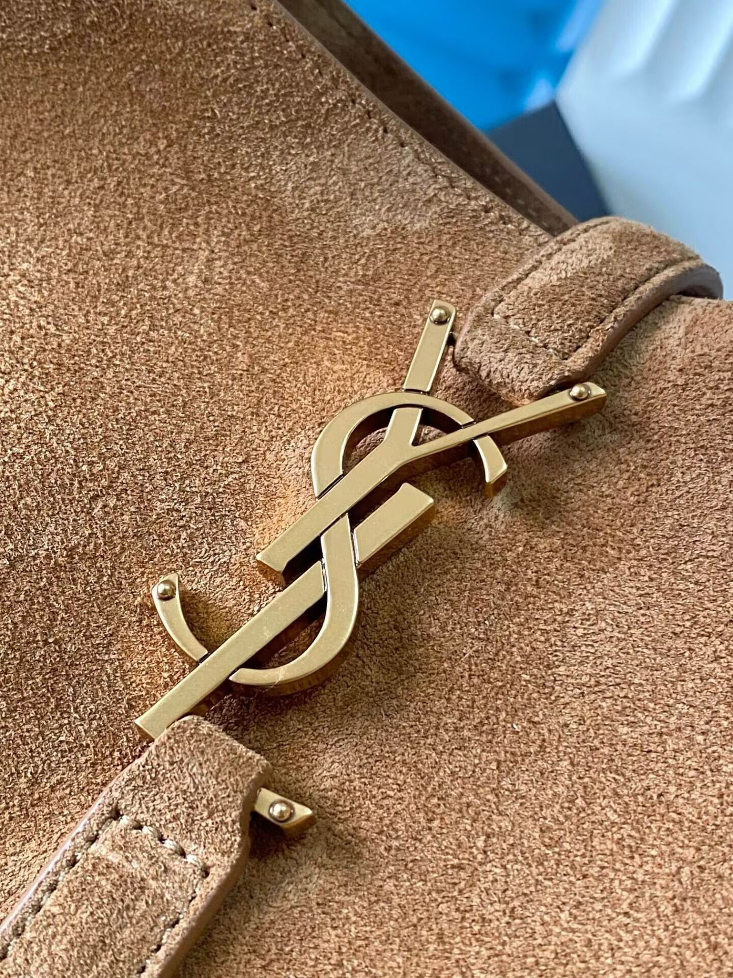 Y51 LE 5 À 7 S*pPLE LARGE IN SUEDE 30 X 31 X 13 CM