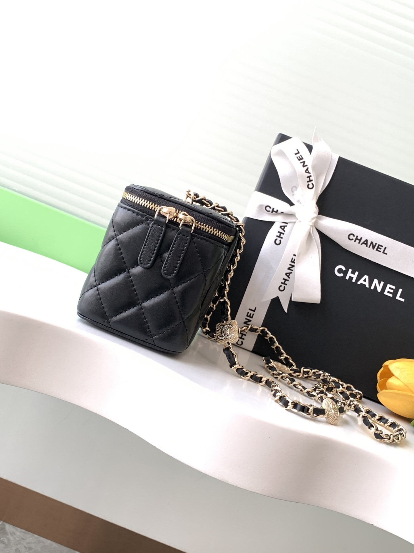 Ch**el Vanity With Chain AP4301 9.5x17x8cm