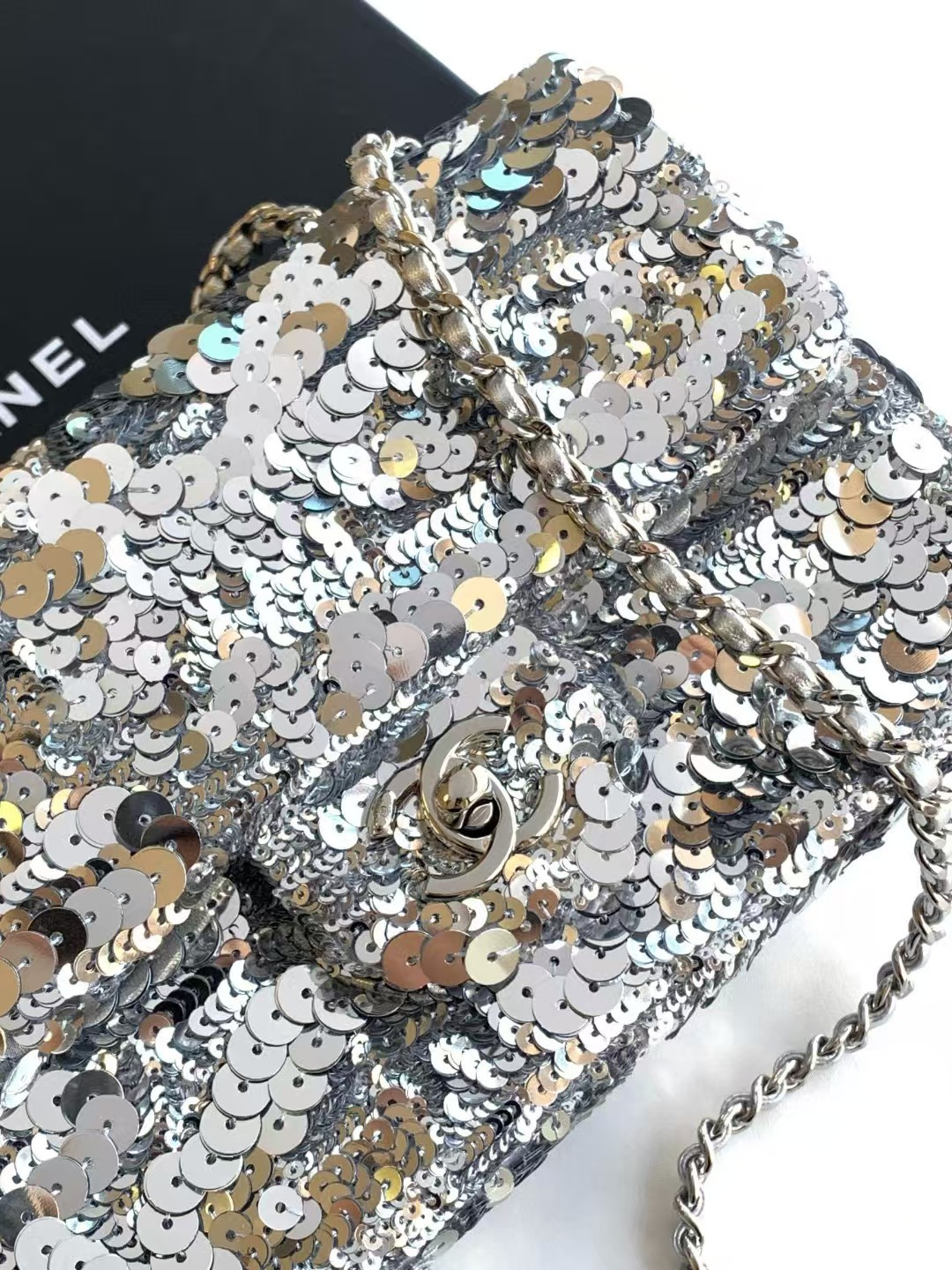 Ch**el CRUISE 25C FLAP BAG 14x21x8cm