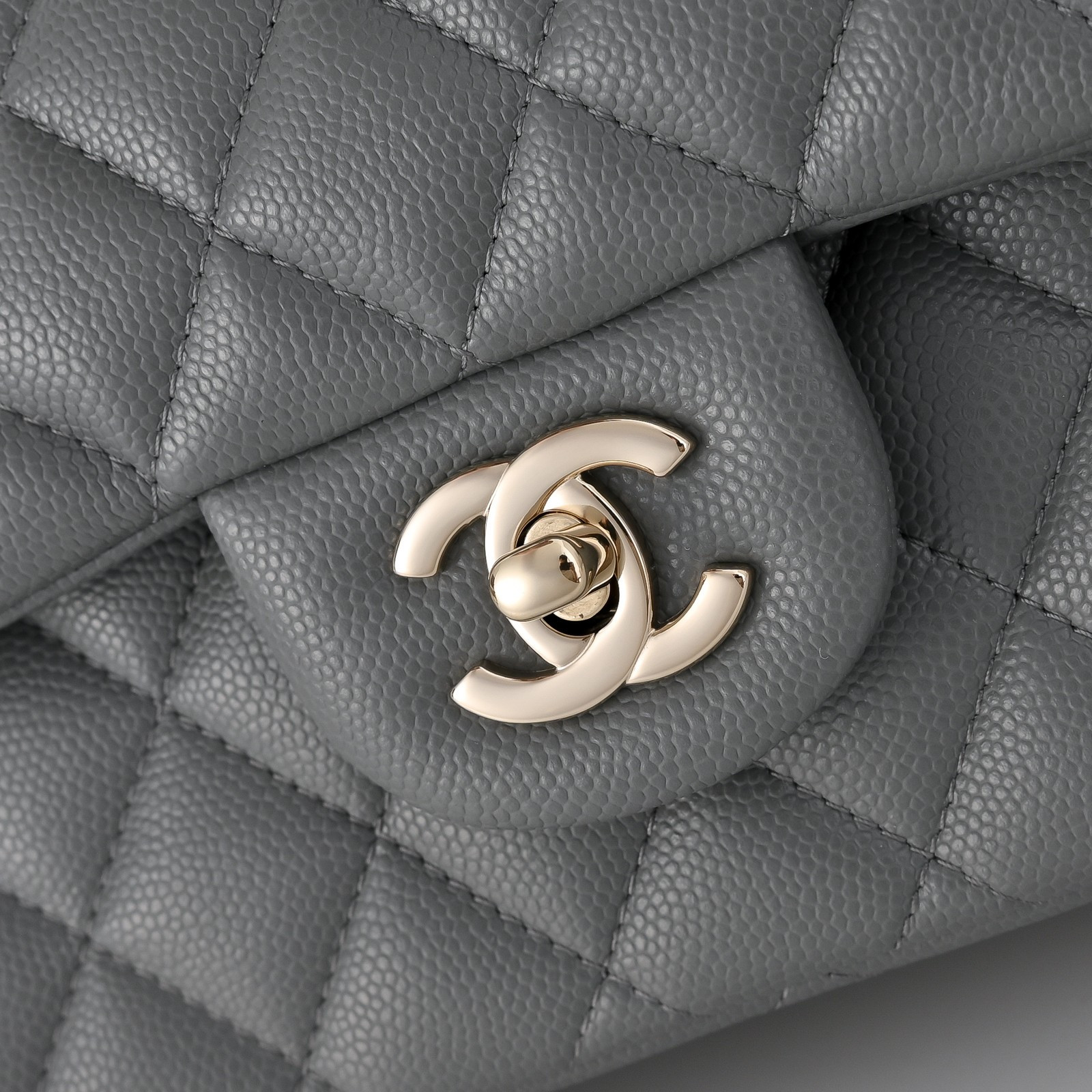 Ch**el classic flap handbag caviar leather and light gold-tone metal hardware a01113 23x14.5x6cm