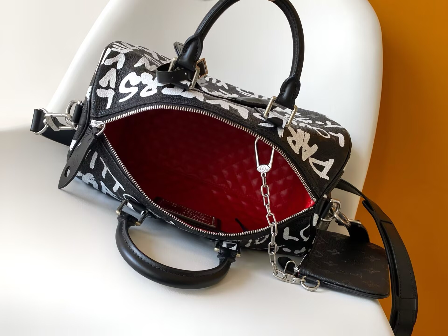 LV SPEEDY P9 BANDOULIÈRE 30 SCRIBBLE Handbag M26175 22.5x18x32cm