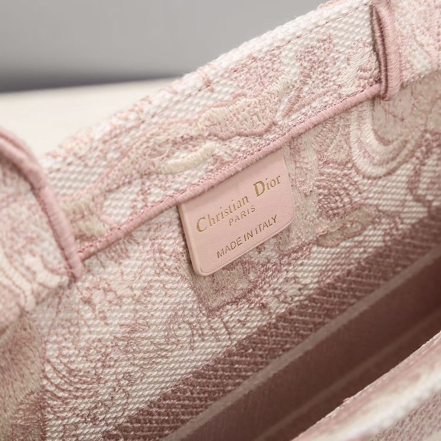 D10r Tote 36 x 18 x 28cm