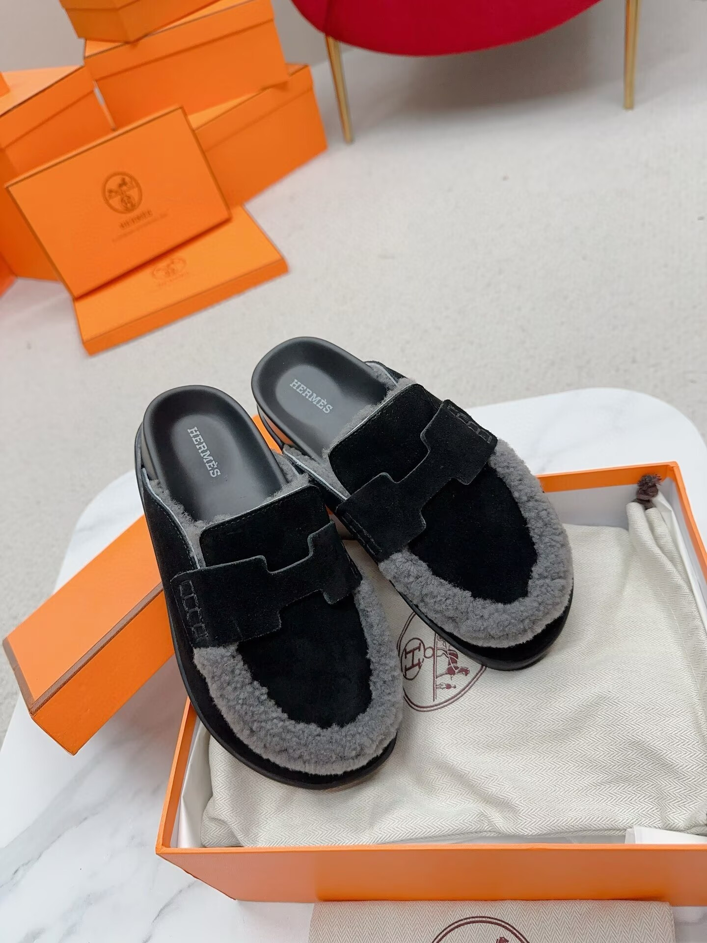 UA H**me5 Chypre sandal