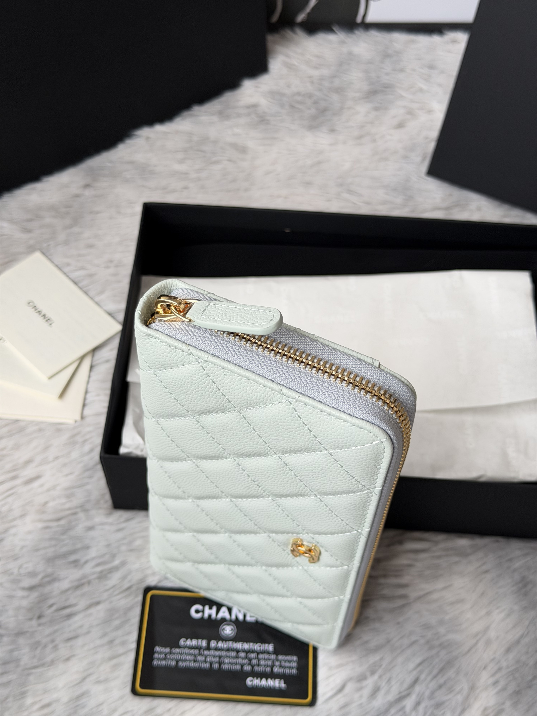 Ch**el zip around wallet 80758 10x19x3cm