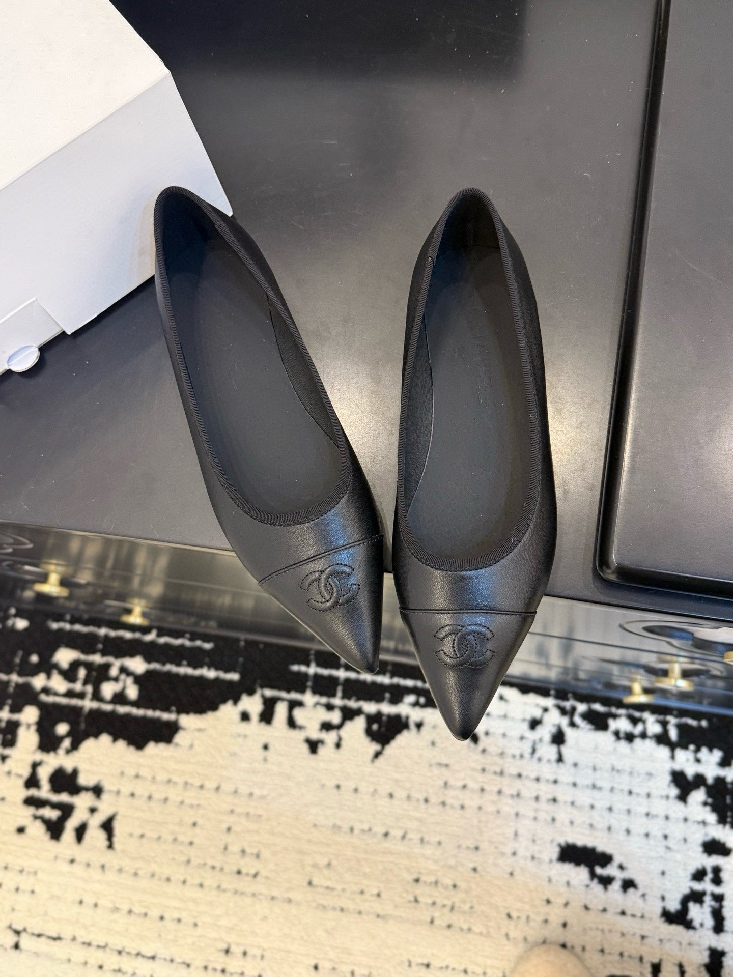 ua Ch**el ballet flats