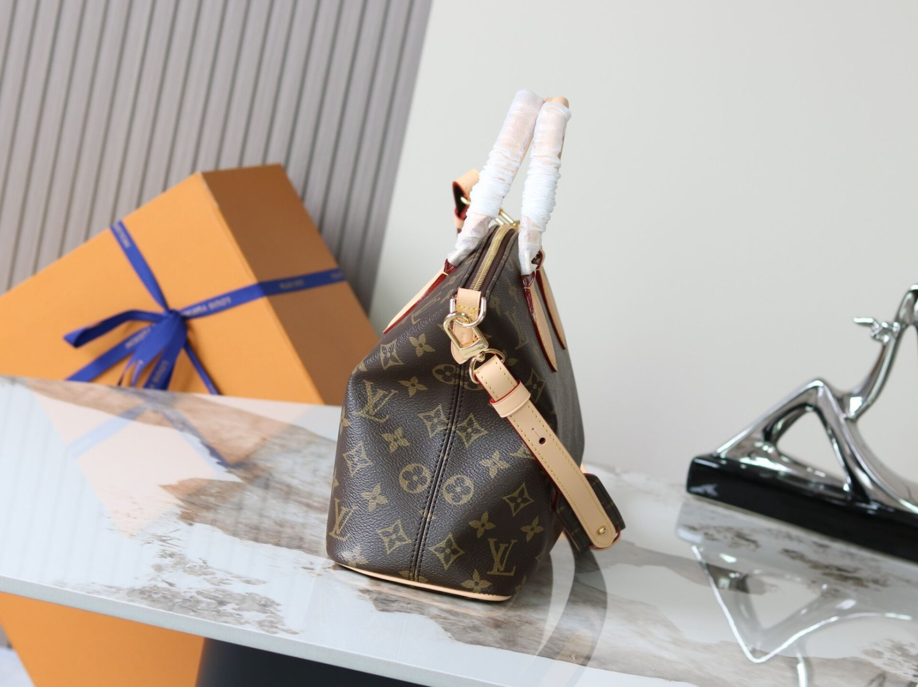 LV Neo Lockit PM M26532 33x24x12cm