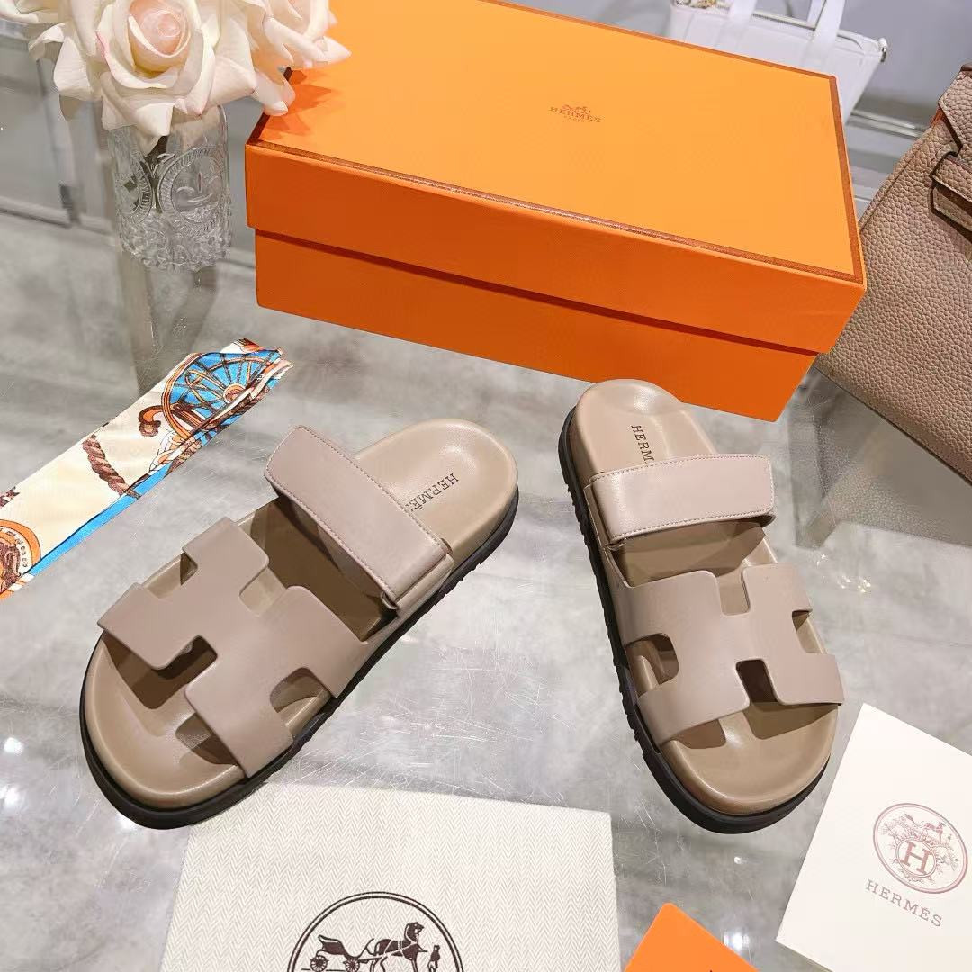 UA H**me5 Chypre Sandal