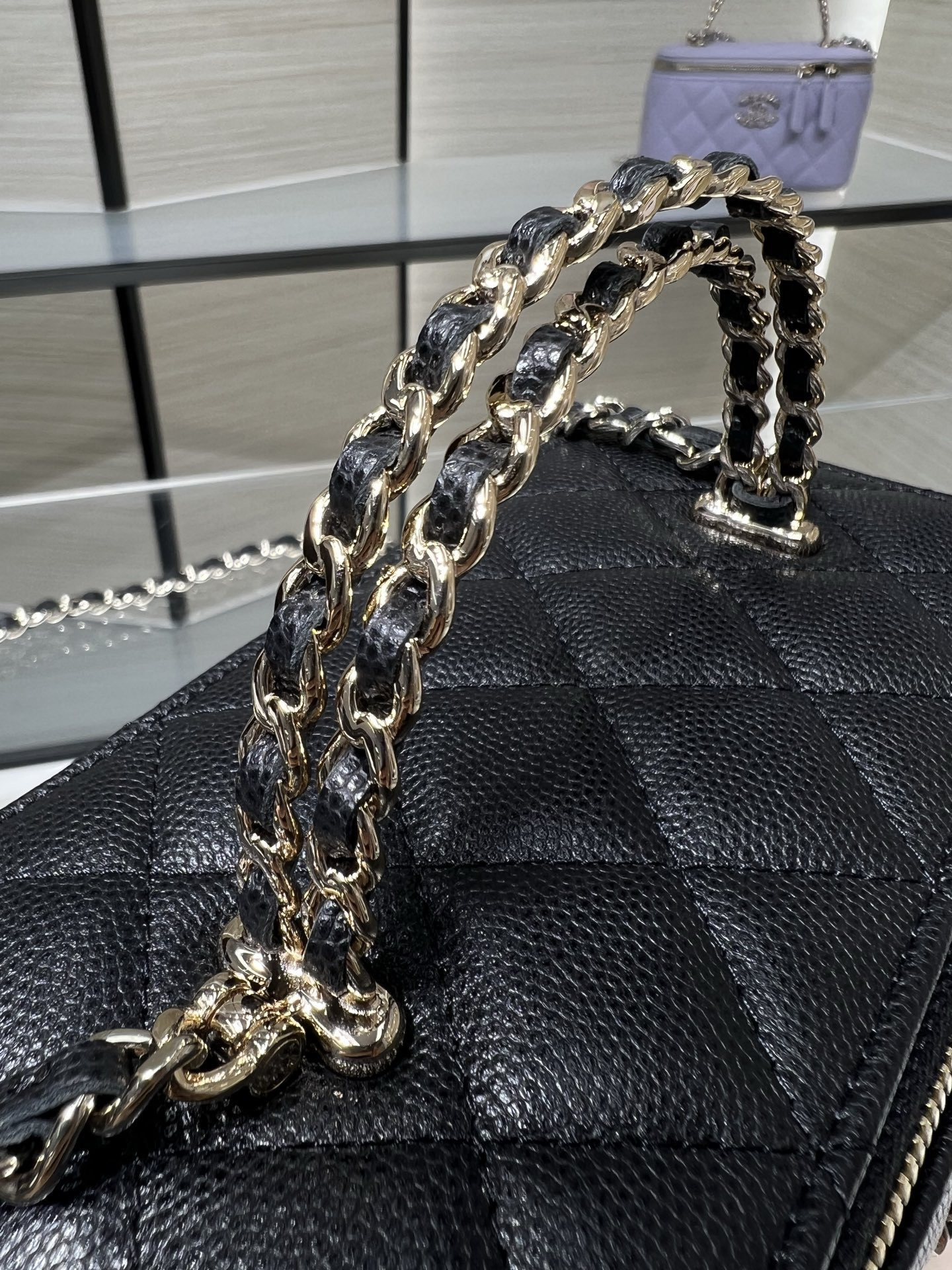 Ch**el vanity with chain ap5182 9.5x17x8cm