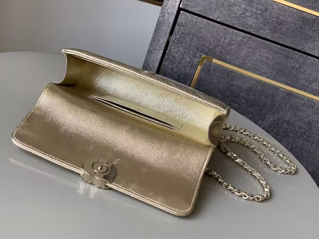 Ch**el Kelly 23P 19x10x4.5cm