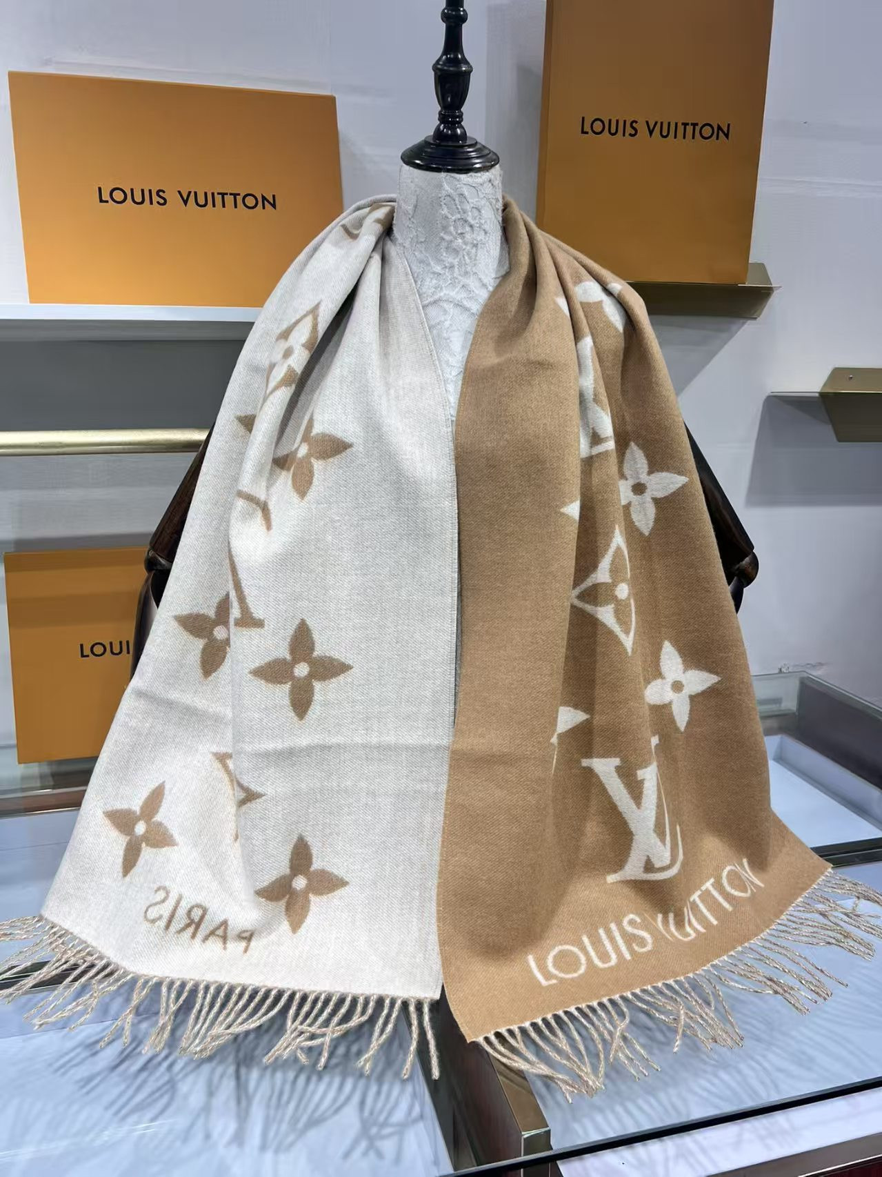 Louis Vuitton Reykjavik scarf