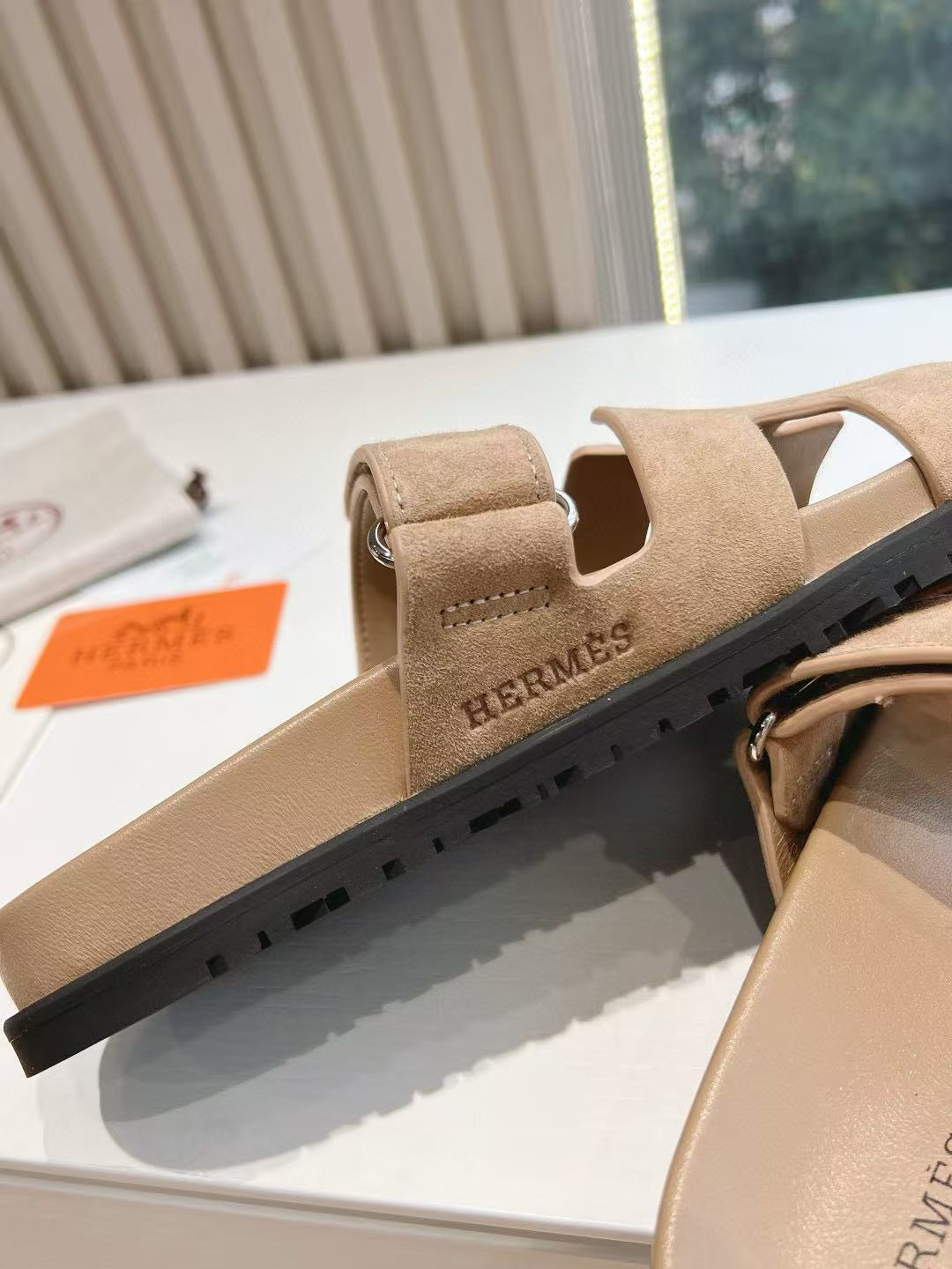 UA H**me5 Chypre Sandal