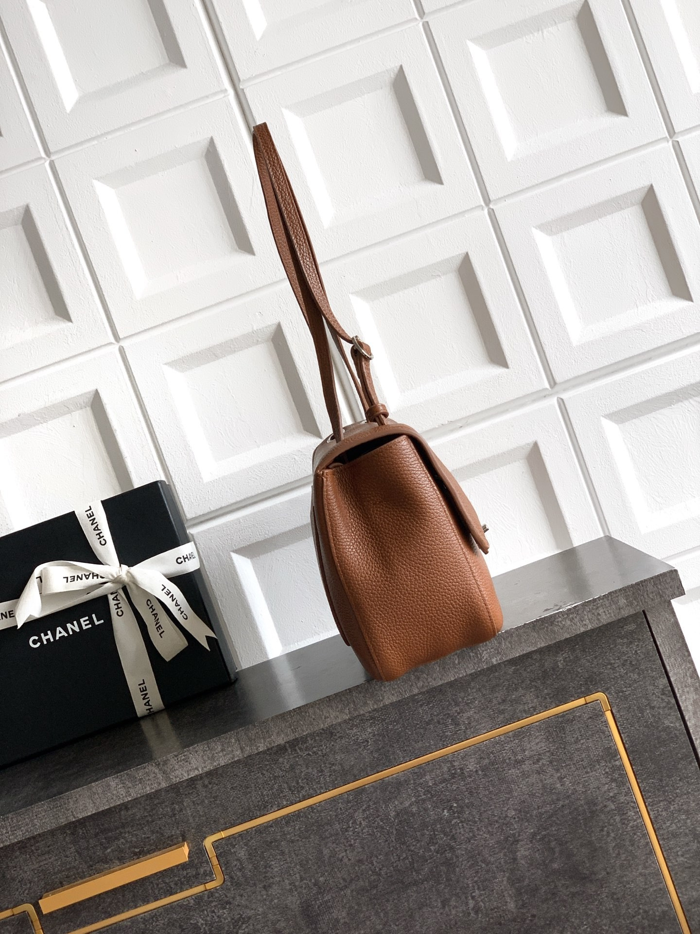 Ch**el maxi flapbag gold hardware as6231 19.5x32x10cm